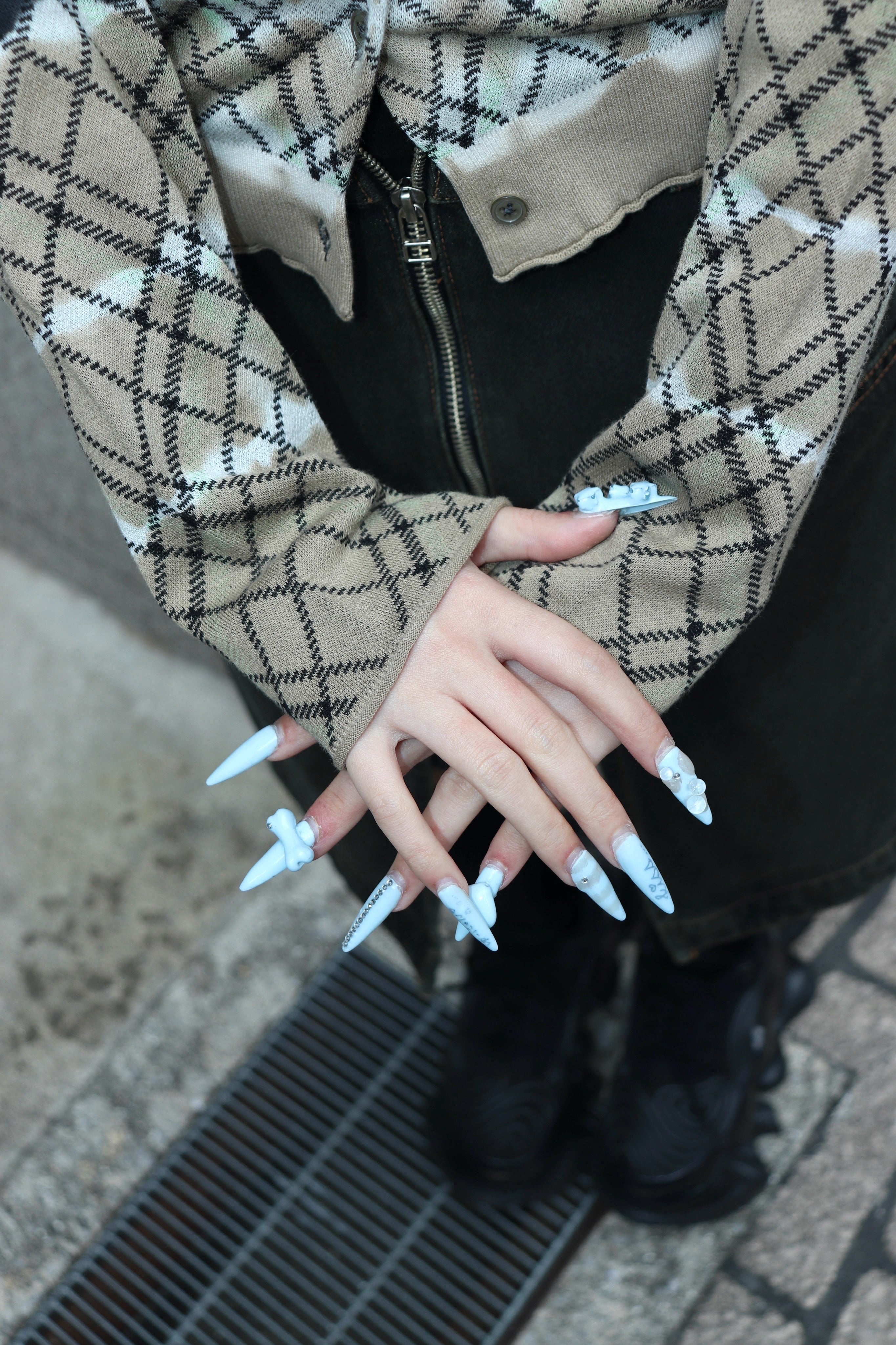 PERVERZE(パーバーズ)のDip-dye Check Knit Cardigan Blackの通販
