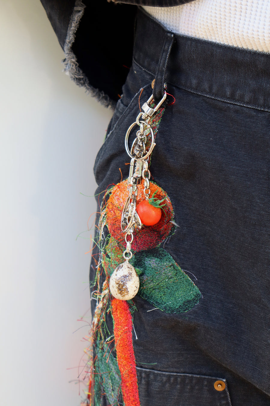 doublet(ダブレット)のVEGETABLE EMBROIDERY CUT-OFF PANTS BLACKの