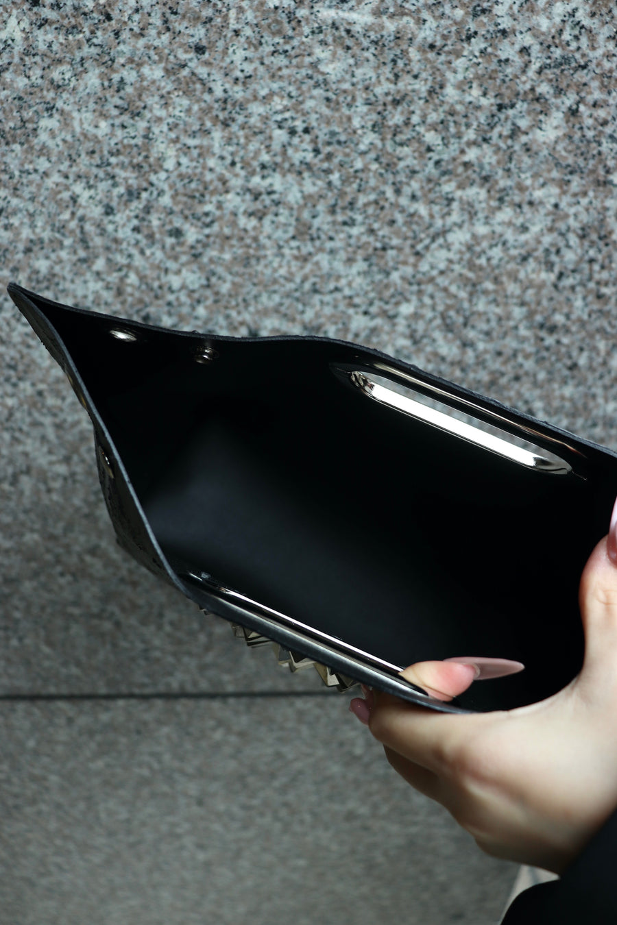 KAGARI YUSUKE  黒壁 クラッチショルダー (スタッズ) ※受注品