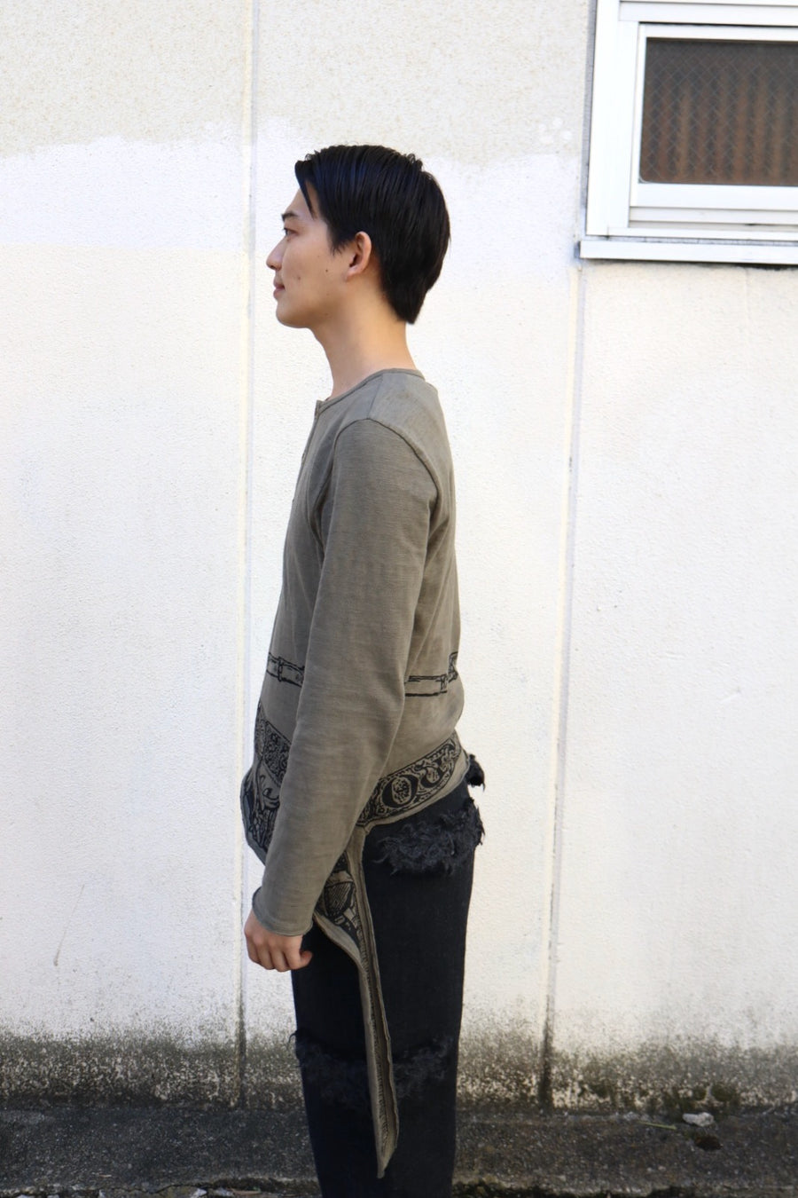 Oscar Ouyang  SWORD PRINT HENLEY SHIRT(KHAKI)