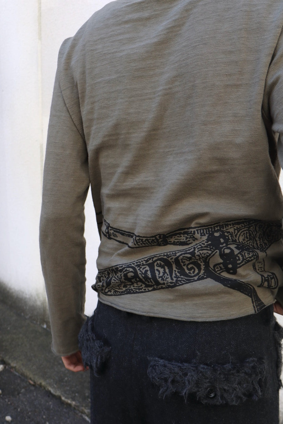 Oscar Ouyang  SWORD PRINT HENLEY SHIRT(KHAKI)