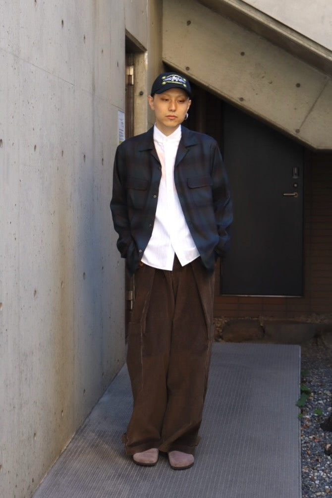 Oscar Ouyang  CROSS SWORDS CORDUROY TROUSERS(KHAKI)