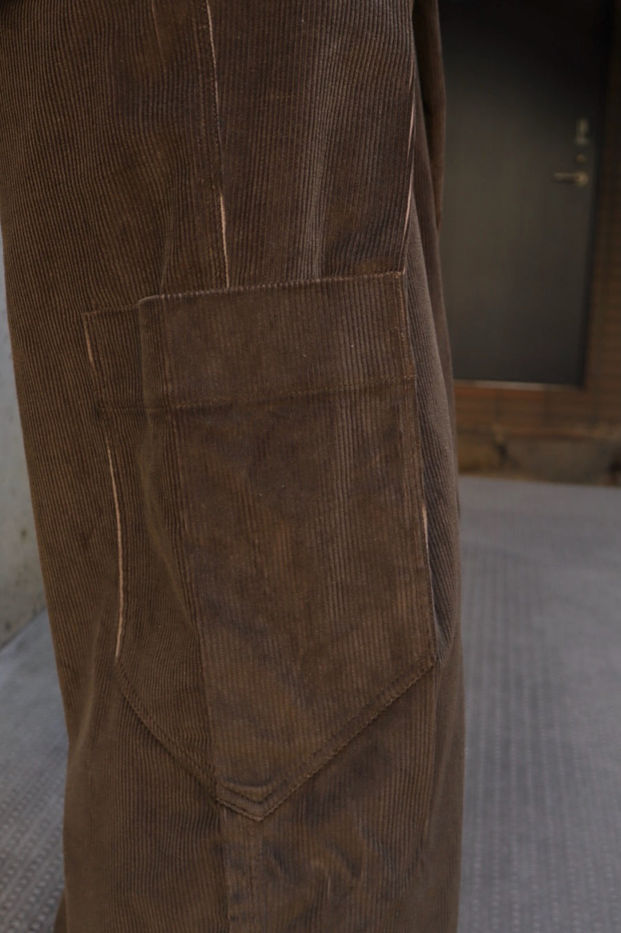 Oscar Ouyang  CROSS SWORDS CORDUROY TROUSERS(KHAKI)