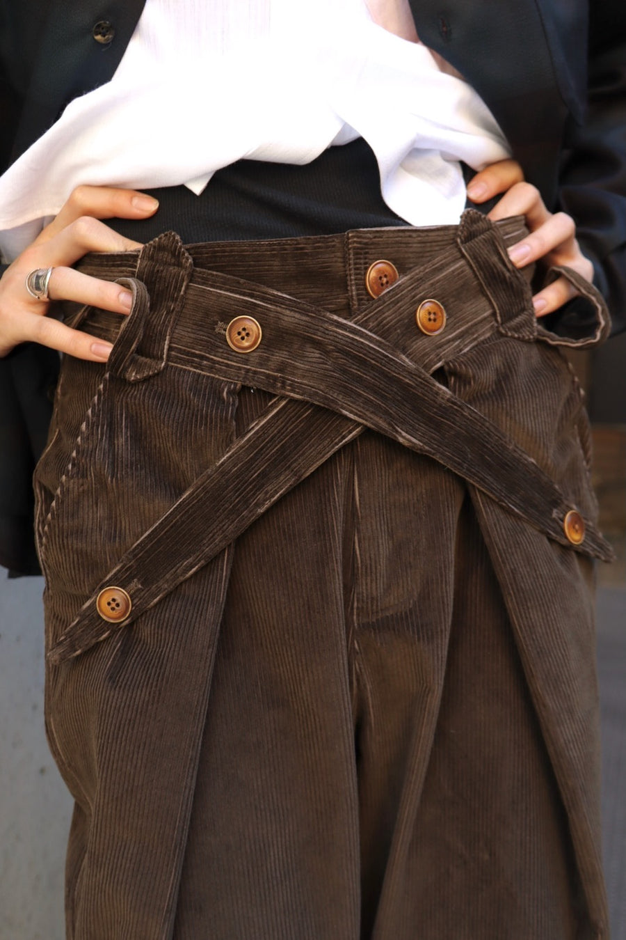 Oscar Ouyang  CROSS SWORDS CORDUROY TROUSERS(KHAKI)