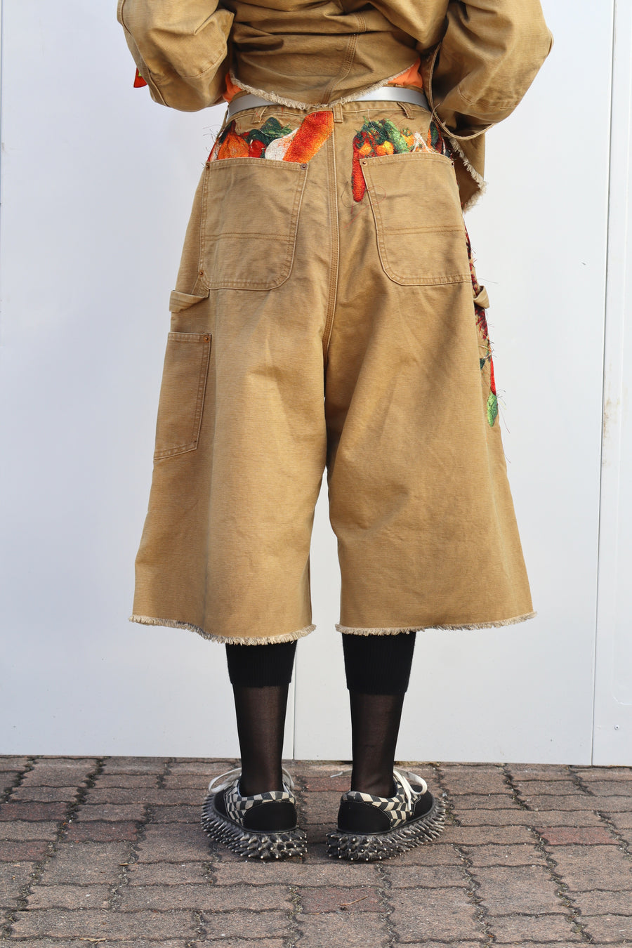 doublet(ダブレット)のVEGETABLE EMBROIDERY CUT-OFF PANTS BEIGEの