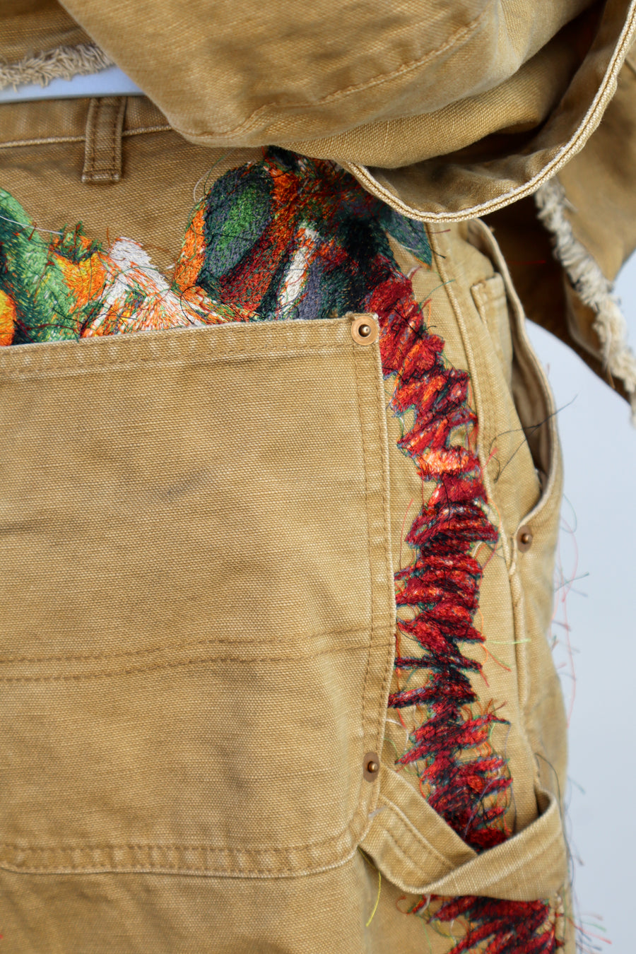 doublet(ダブレット)のVEGETABLE EMBROIDERY CUT-OFF PANTS BEIGEの
