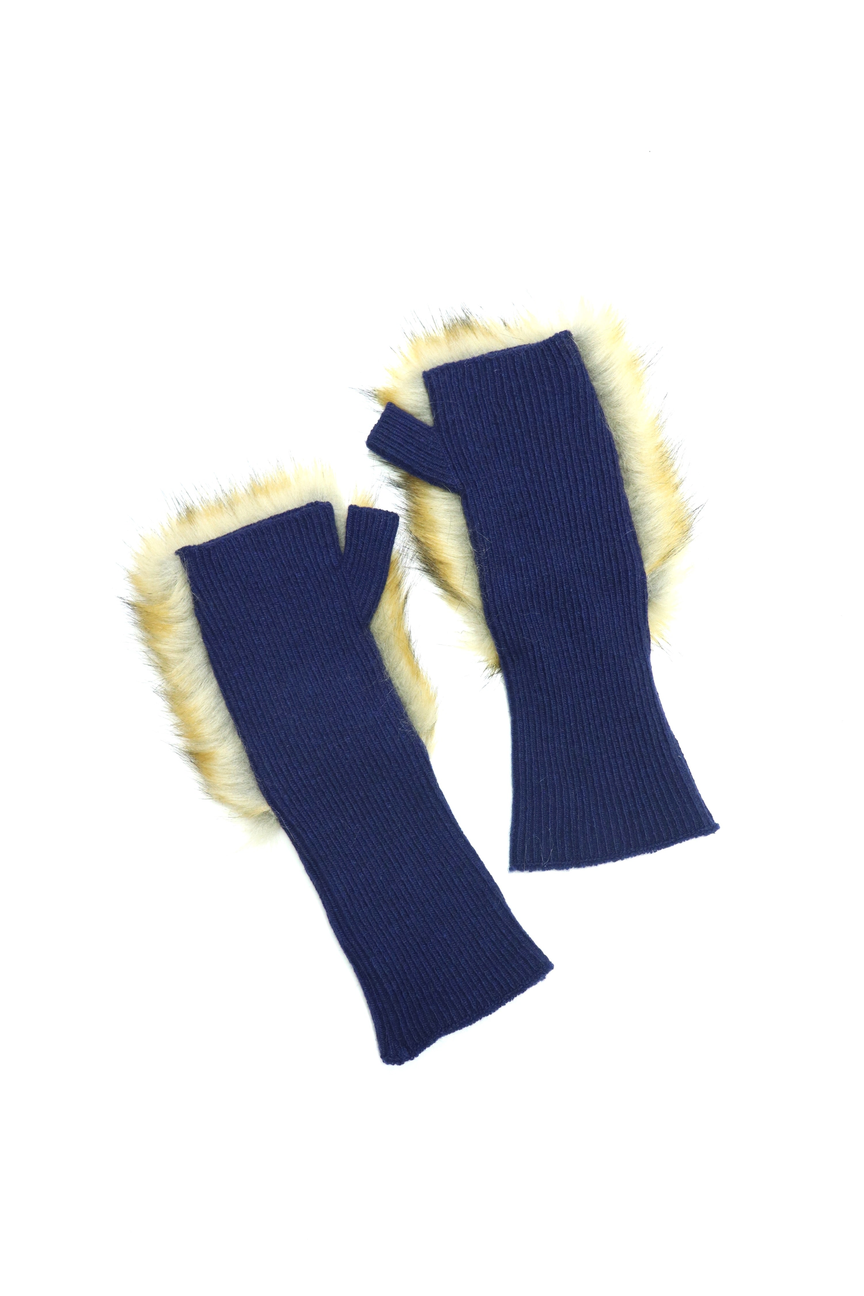 TOGA TOO(トーガ)のFur gloves BEIGEの通販｜PALETTE art aliveの 