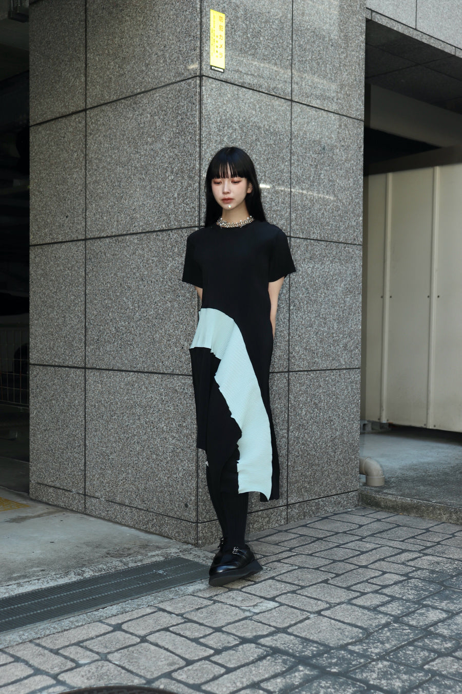 kotohayokozawa(コトハヨコザワ)のARCH DRESS SHORT SLEEVE BLACKの