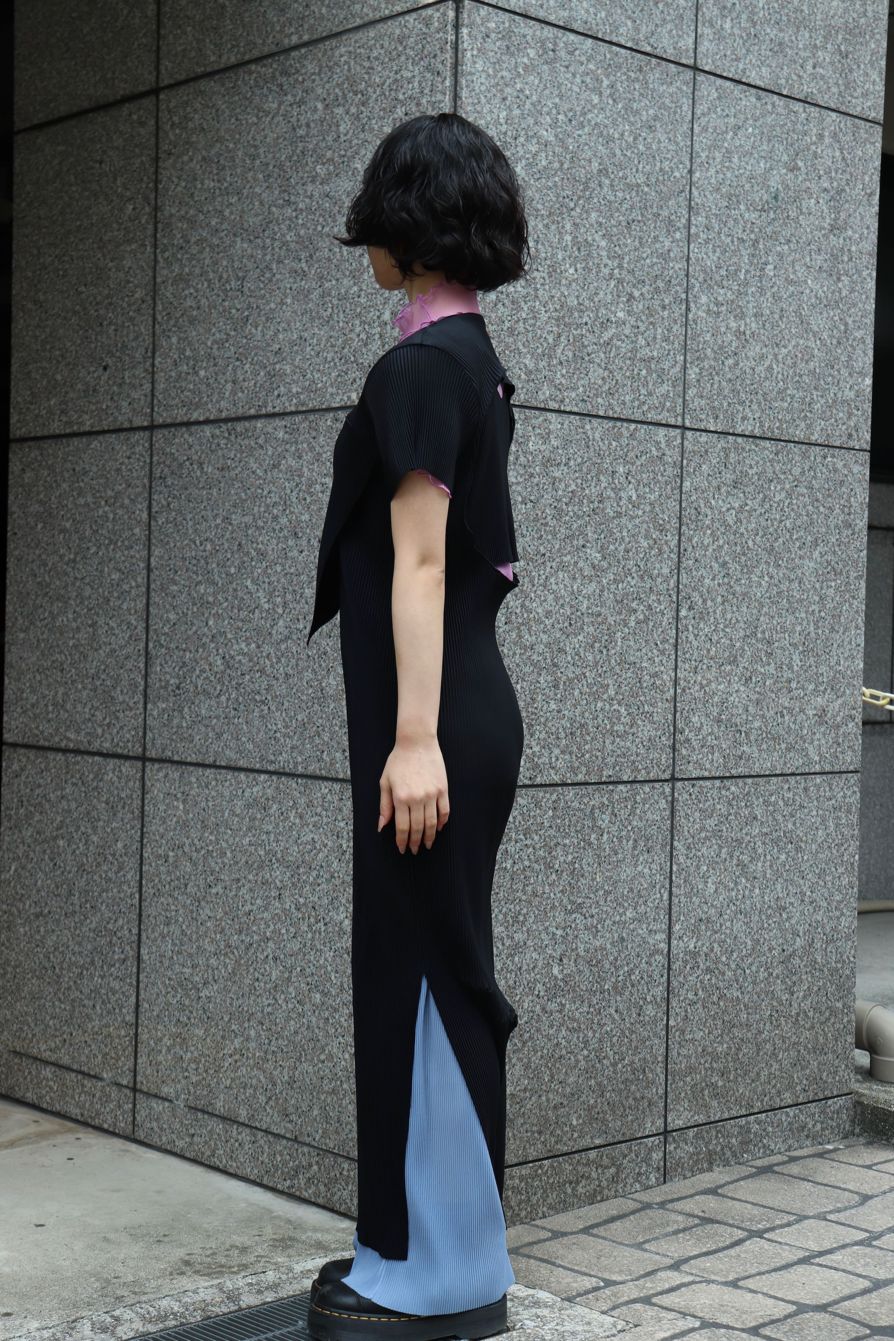 kotohayokozawa(コトハヨコザワ)のPEEPHOLE-BACK SHORT SLEEVE DRESS