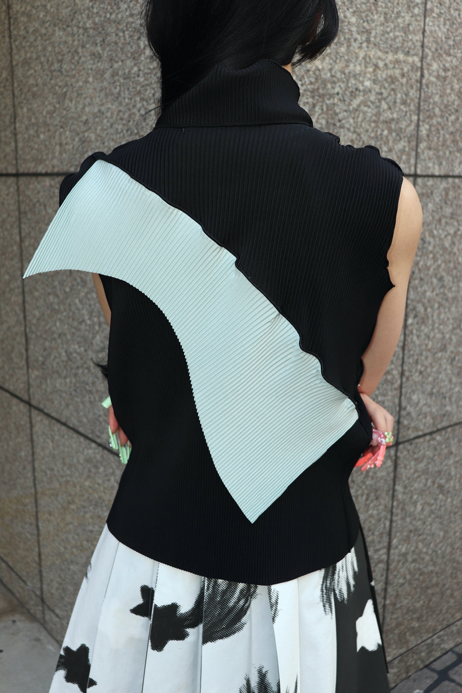 kotohayokozawa(コトハヨコザワ)のTODO WAVE TOP SLEEVELESS HIGHNECK