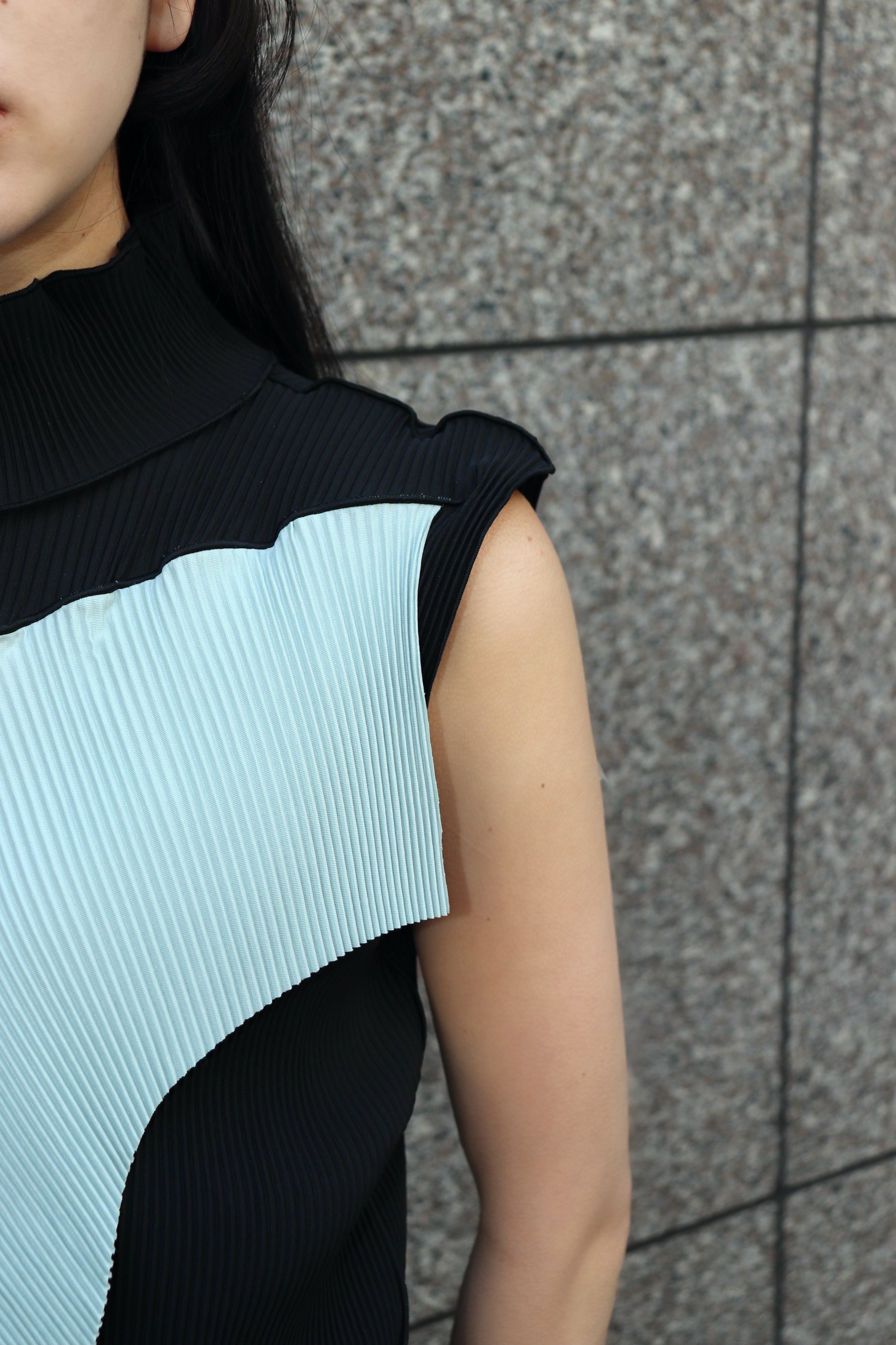 user_5816f61eページ コタイサチッポ白 コタイサチッポ黒 kotohayokozawa(コトハヨコザワ)のTODO WAVE TOP SLEEVELESS HIGHNECK