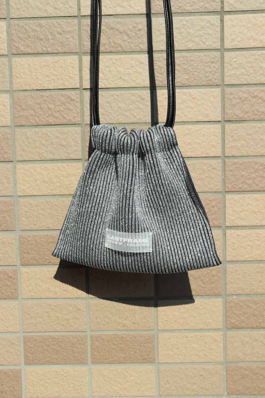 LASTFRAME  KYOTO METALLIC SACK BAG MINI(DARK SILVER × BLACK)