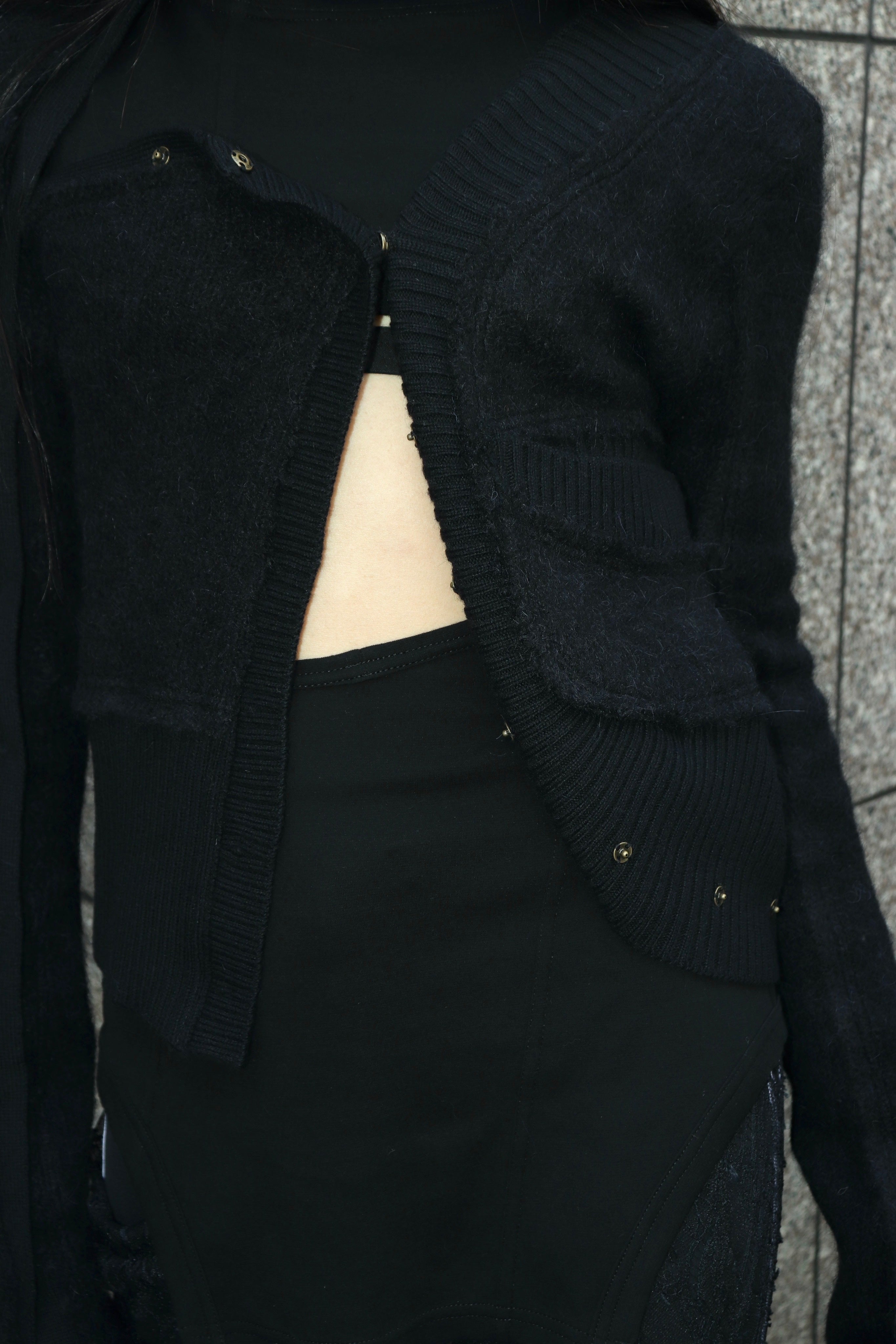 トップス 24AWMUKCYEN asymmetric short cardigan mukcyen(ムッシャン)のasymmetric short cardeganの通販