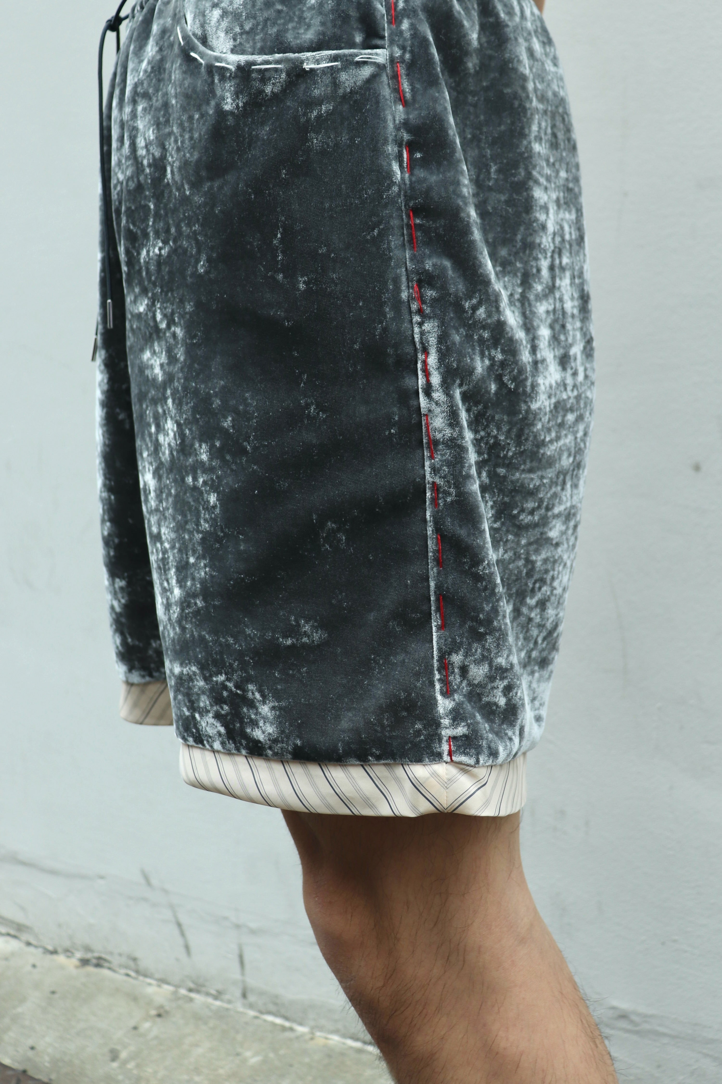 MASU(エムエーエスユー)のUNEVEN VELVET SHORTS CHARCOALの通販