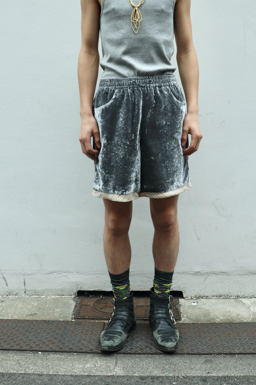 MASU(エムエーエスユー)のUNEVEN VELVET SHORTS CHARCOALの通販