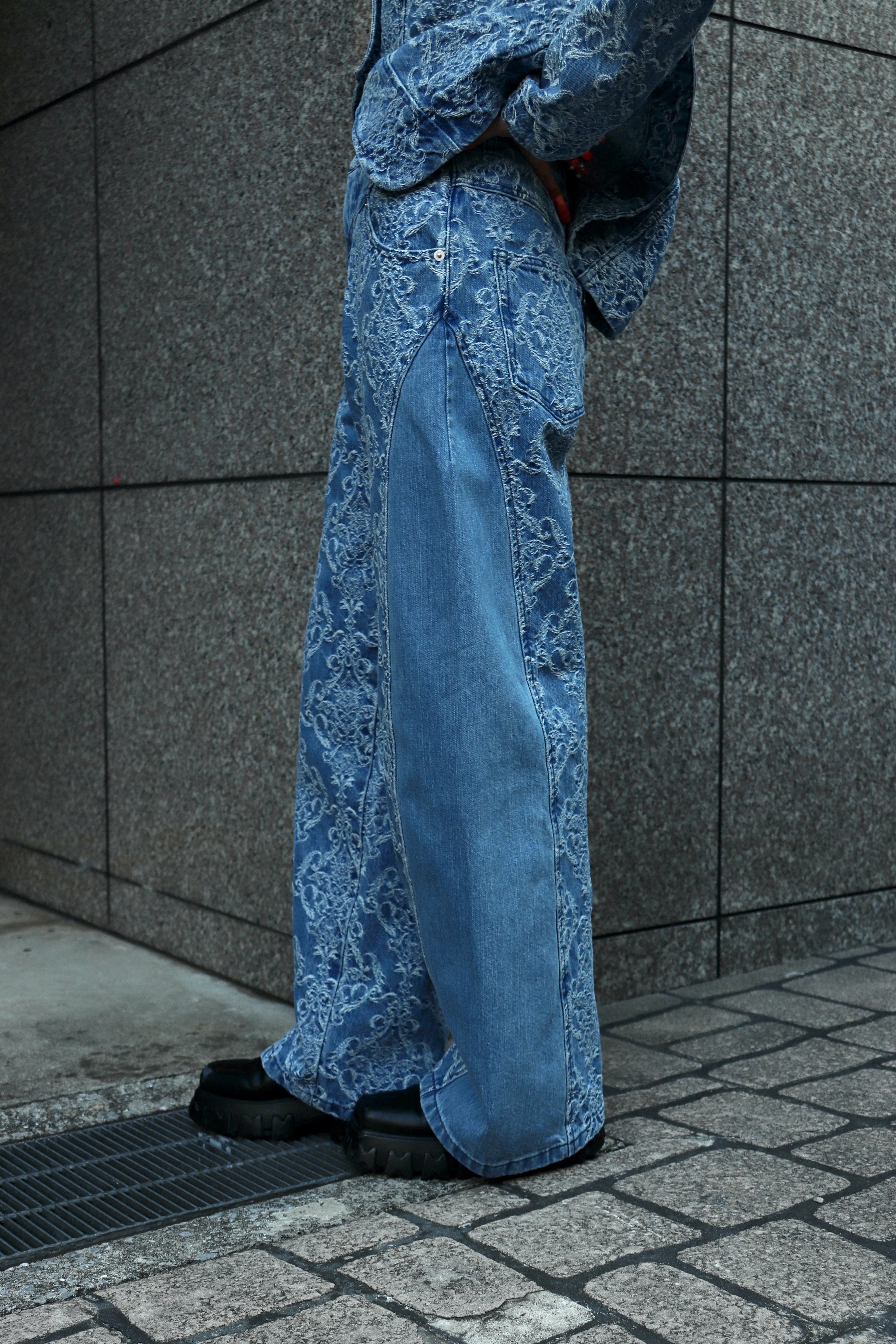 FETICO(フェティコ)のDAMASK-JACQUARD DENIM CURVE-FIT HIGH-RISE