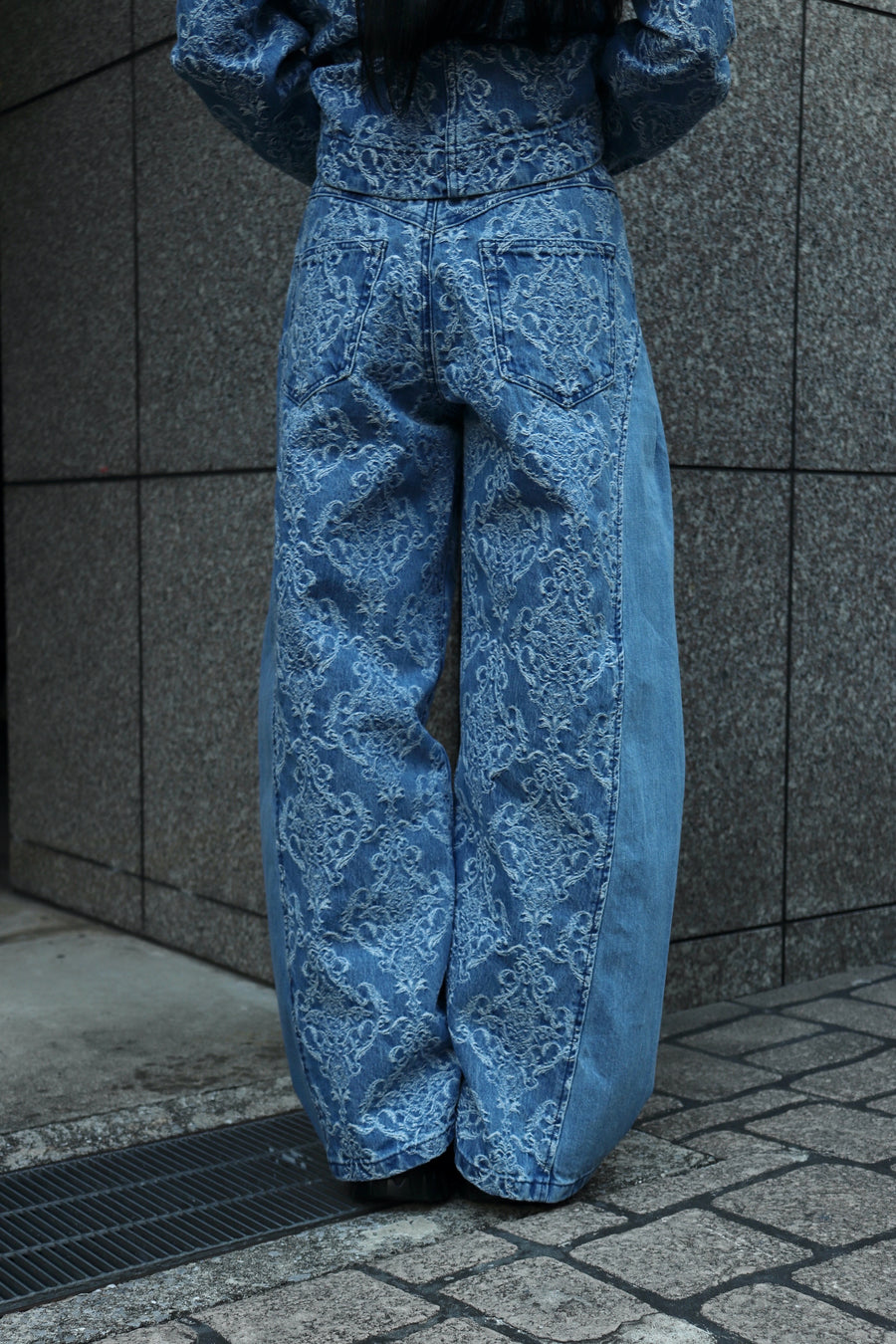 FETICO(フェティコ)のDAMASK-JACQUARD DENIM CURVE-FIT HIGH-RISE