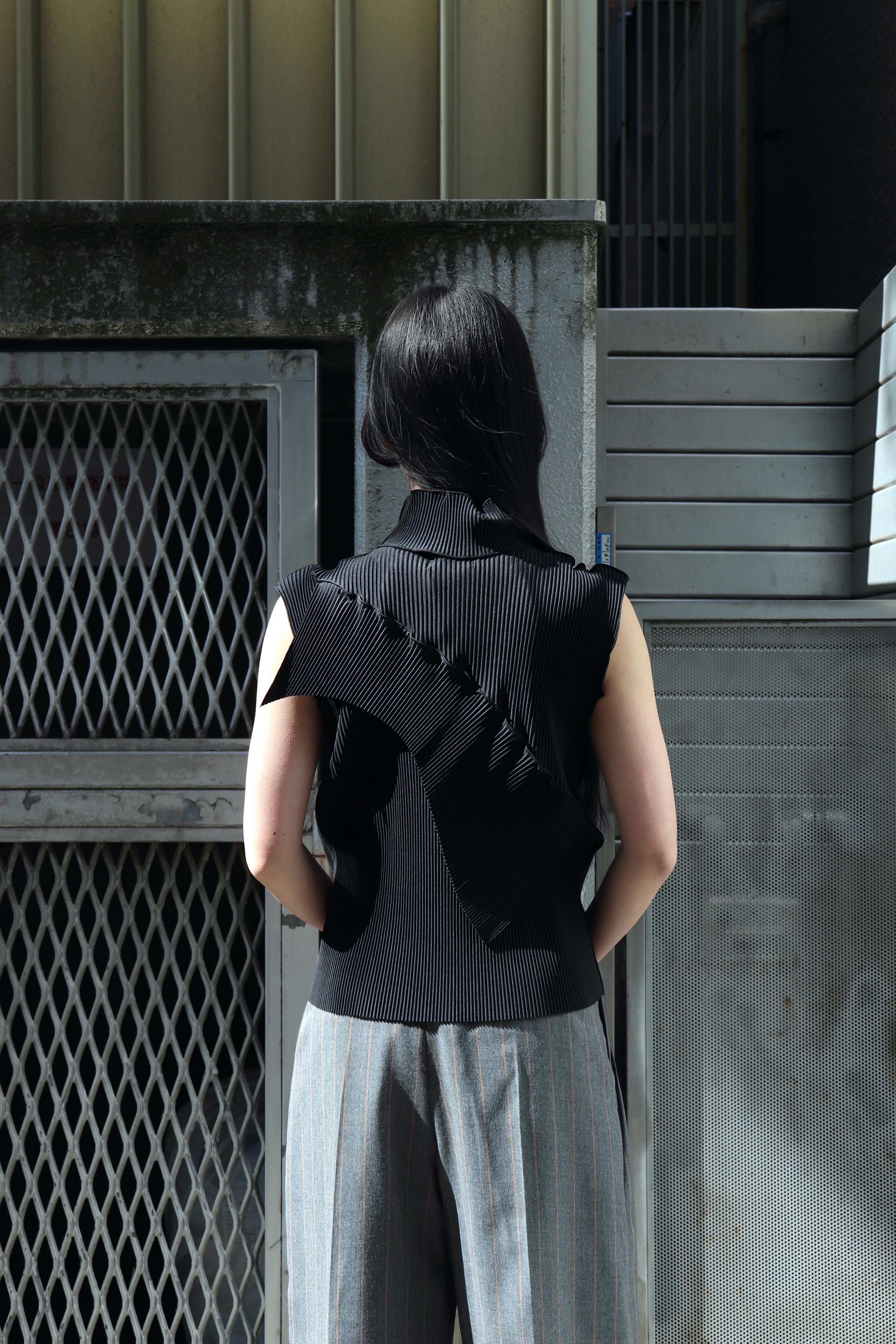 kotohayokozawa(コトハヨコザワ)のTODO WAVE TOP SLEEVELESS HIGHNECK