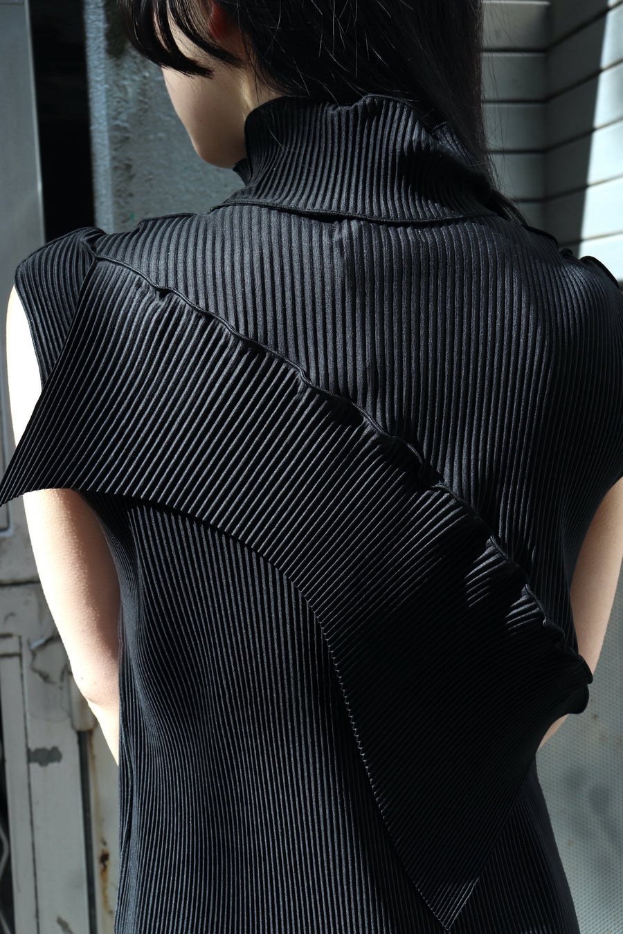 kotohayokozawa(コトハヨコザワ)のTODO WAVE TOP SLEEVELESS HIGHNECK