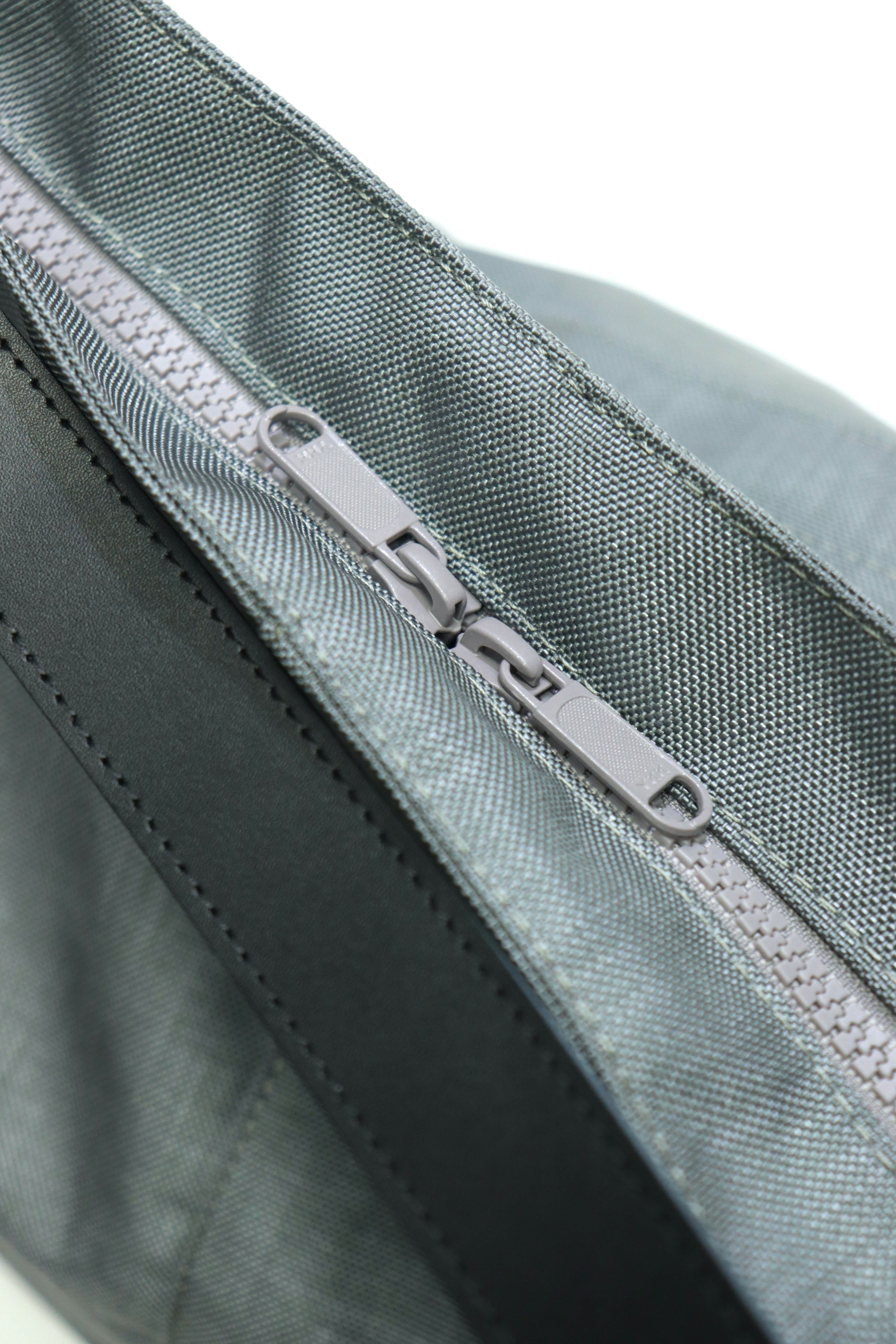 kudos(クードス)のKUDOS BODY BAG GRAYの通販｜PALETTE art aliveの