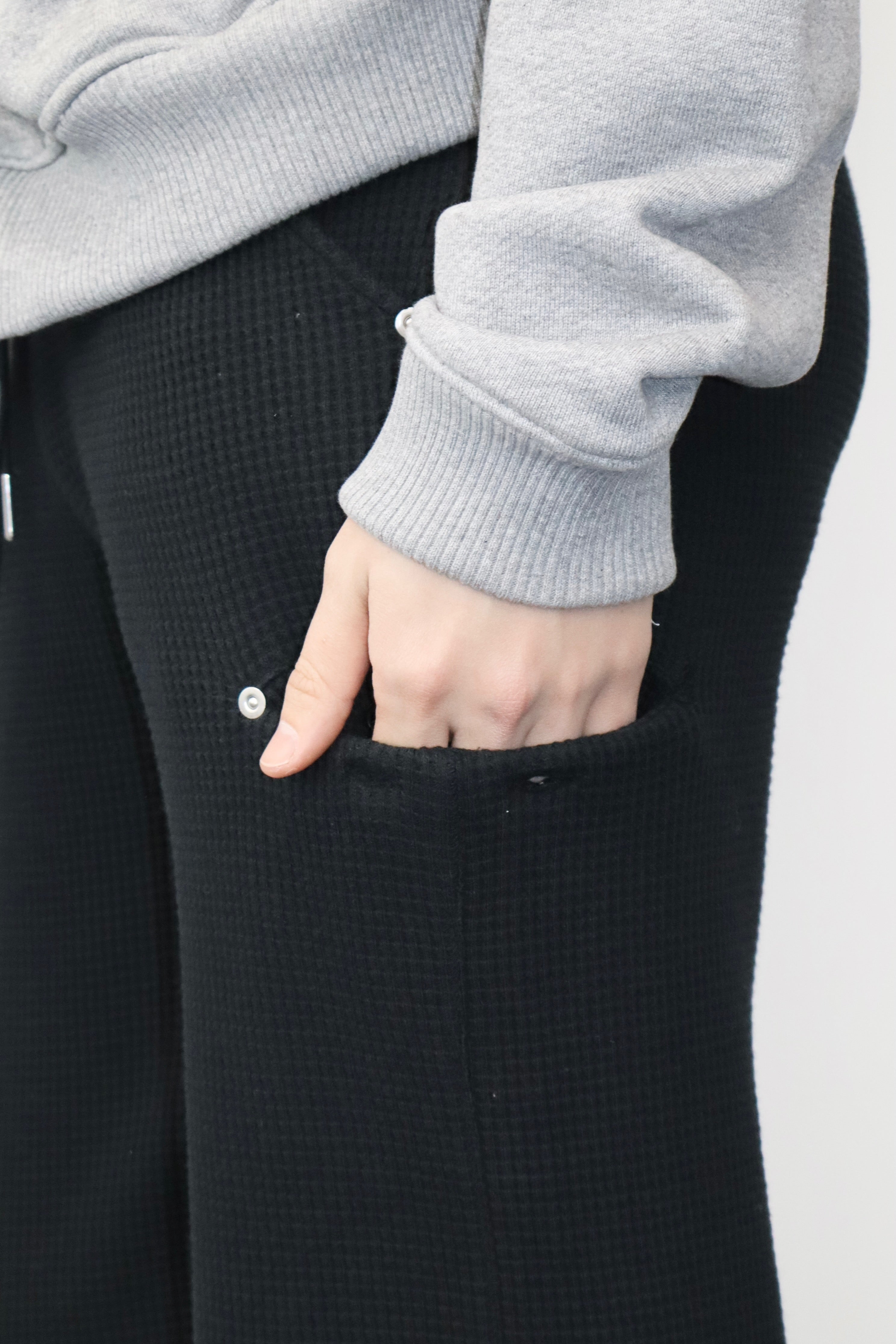 FAF(エフエーエフ)のThermal Warm Up Pants BLACKの通販｜PALETTE art