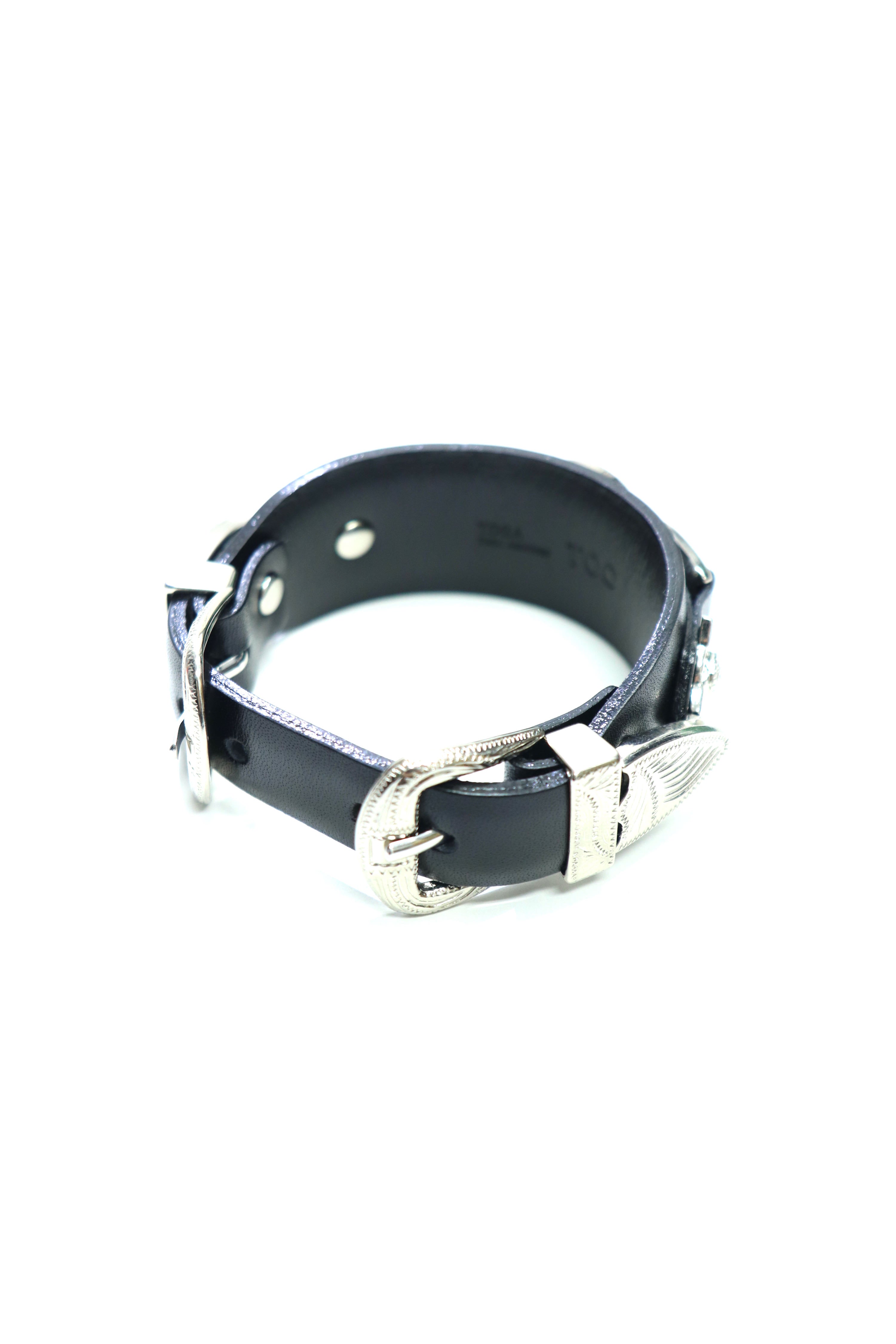 【新品完売】TOGA✨ダブルバックルバングル ♡ LE SSERAFIM着用 新品完売】TOGA✨ダブルバックルバングル ♡ LE SSERAFIM着用