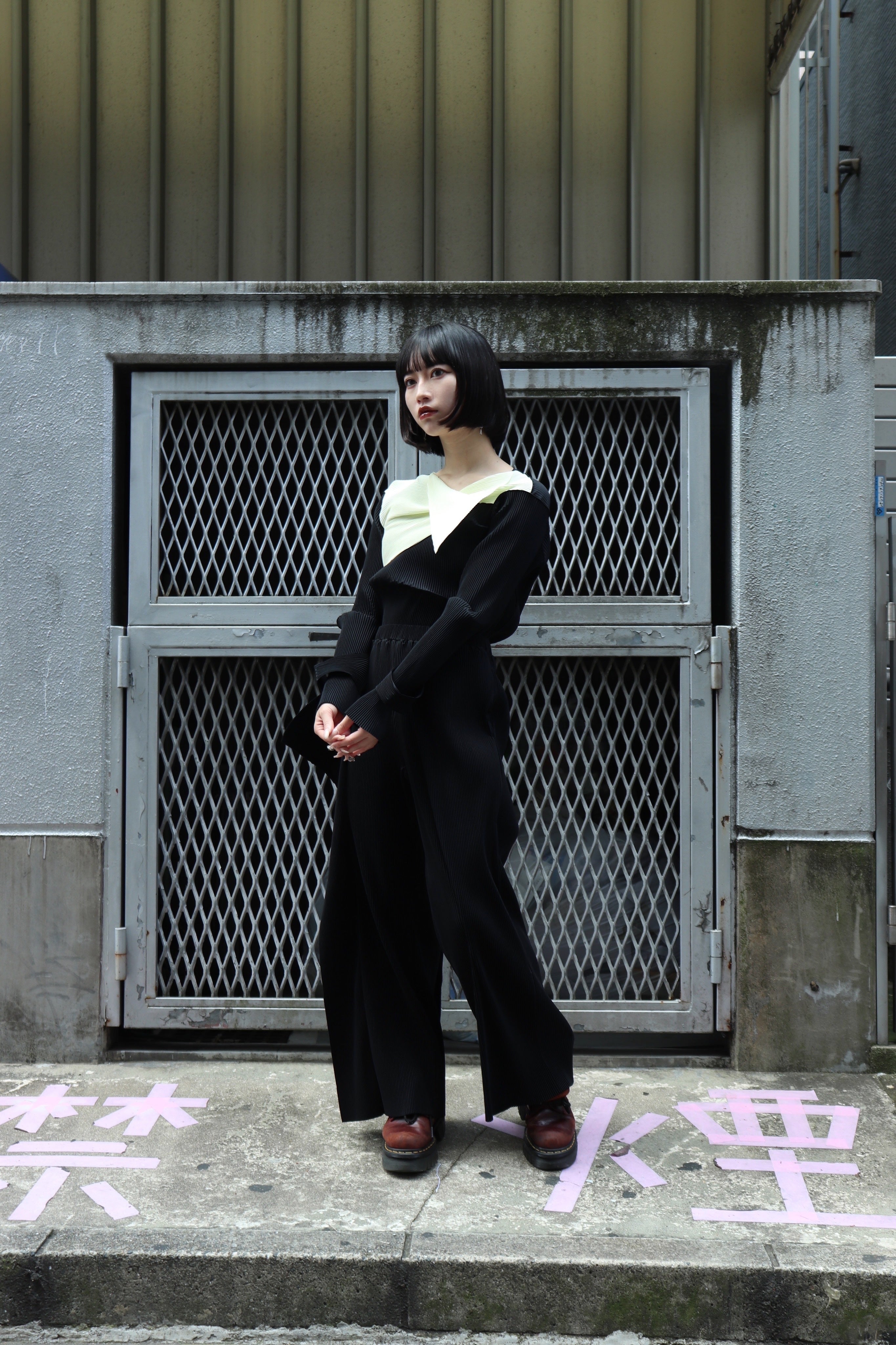 kotohayokozawa(コトハヨコザワ)のDRAPED NECK TOP BLACKの通販