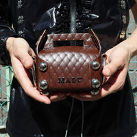 完品　MASU ブラウンレザー ショルダーバッグ MASU(エムエーエスユー)のLEATHER CAKE BAG PETIT BROWN(バッグ)の通販