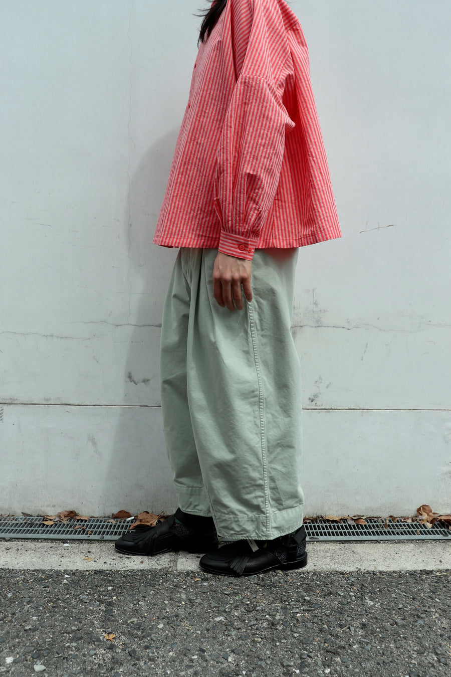 toogood(トゥーグッド)のTHE ETCHER TROUSER PEBBLEの通販｜PALETTE