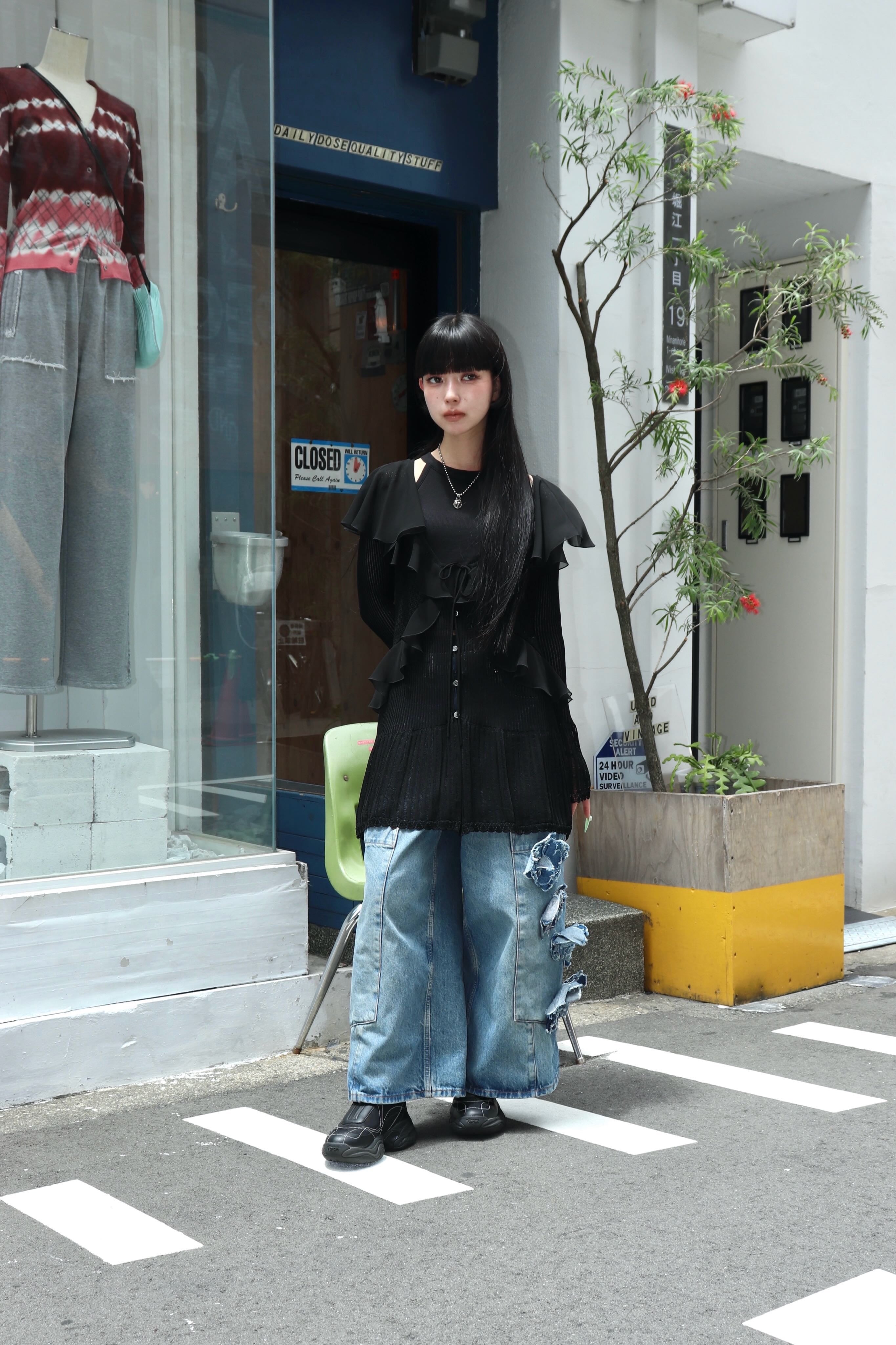 GANNI(ガニー)のFlower Denim Cropped Baggy Cargo Jeans MIDBLUESTOの