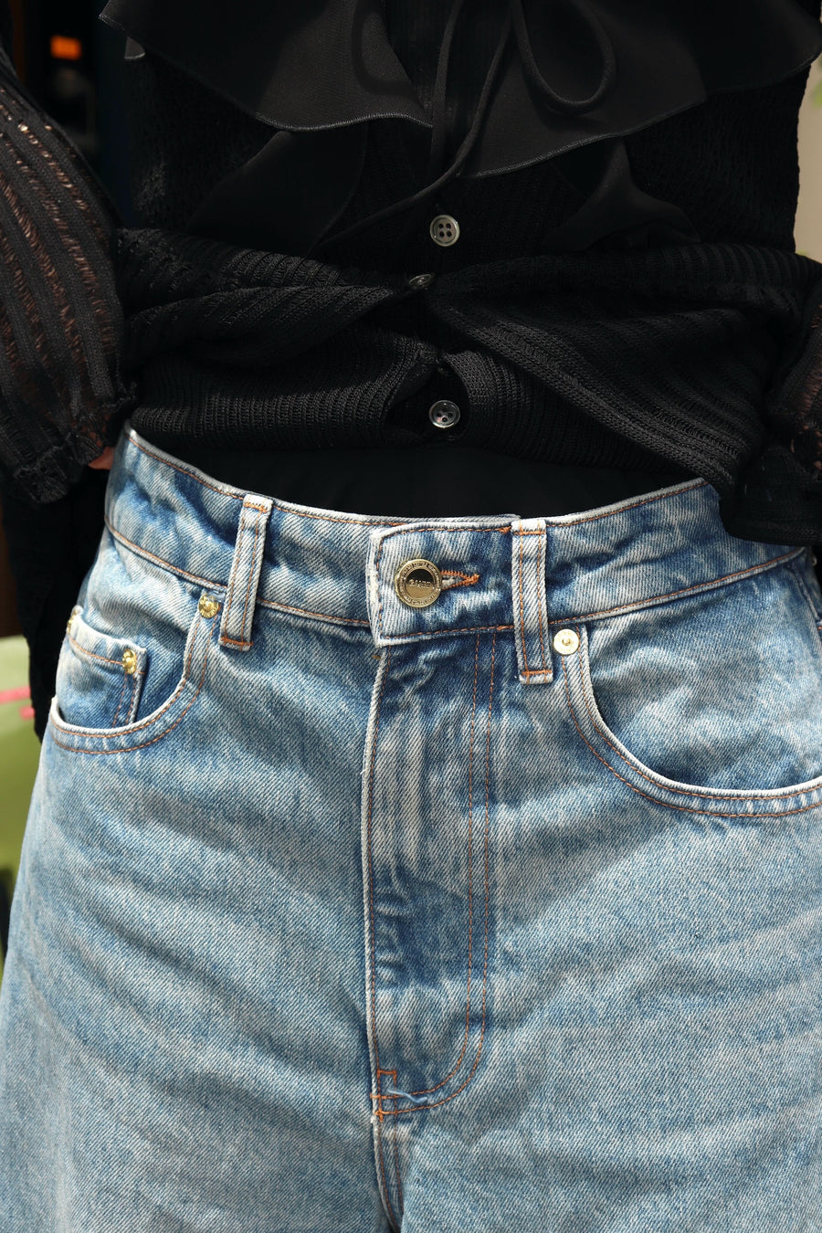 GANNI(ガニー)のFlower Denim Cropped Baggy Cargo Jeans MIDBLUESTOの