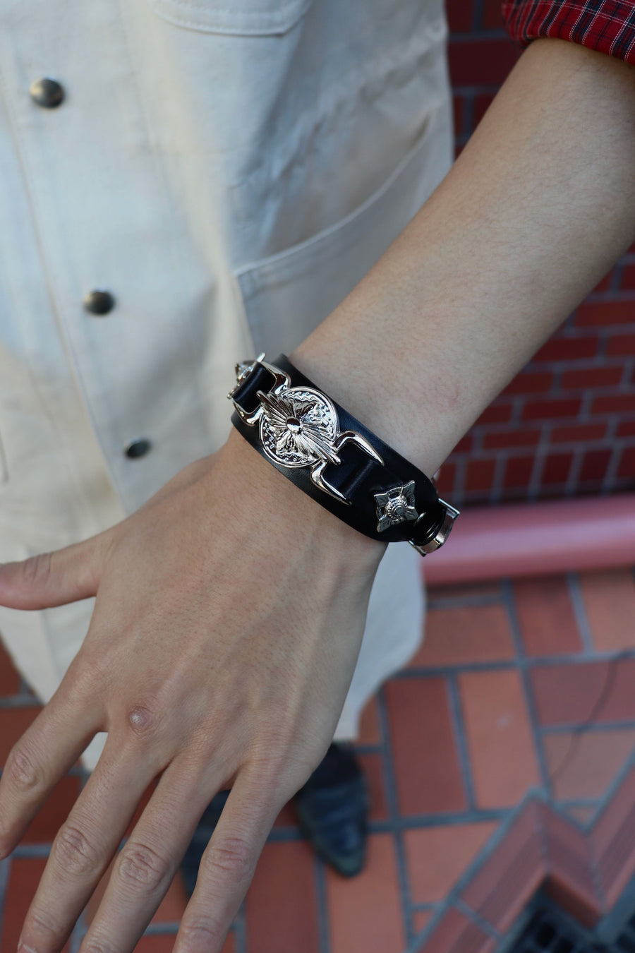 TOGA  Double buckle concho bangle