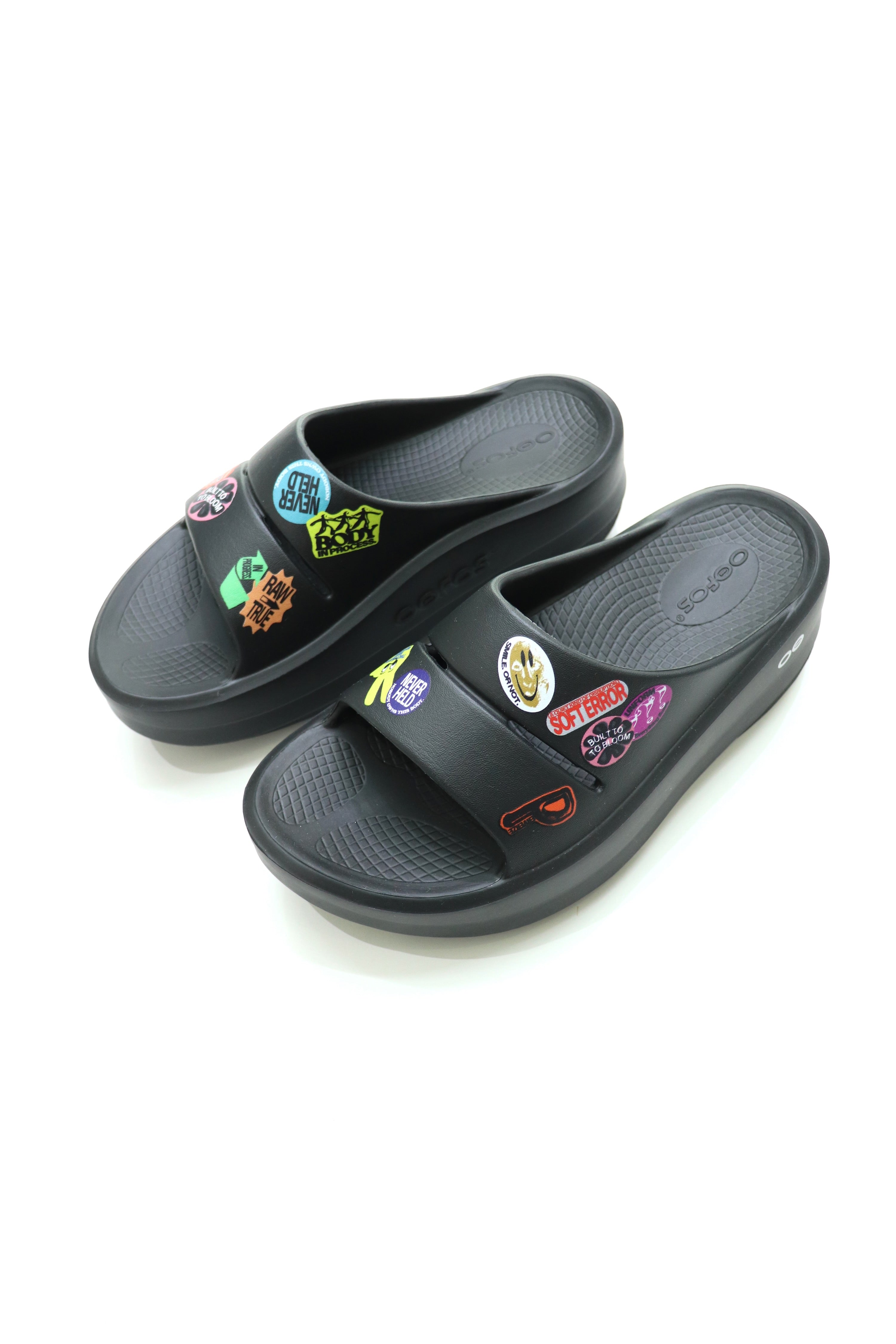 靴 OOFOS PERVERZE Sticker OOmega 24cm PERVERZE(パーバーズ)のOOFOS PERVERZE Sticker OOmega OOahhの通販