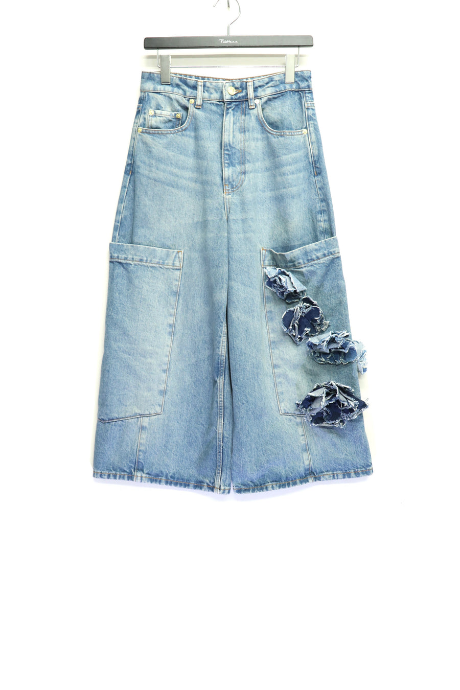 GANNI(ガニー)のFlower Denim Cropped Baggy Cargo Jeans MIDBLUESTOの