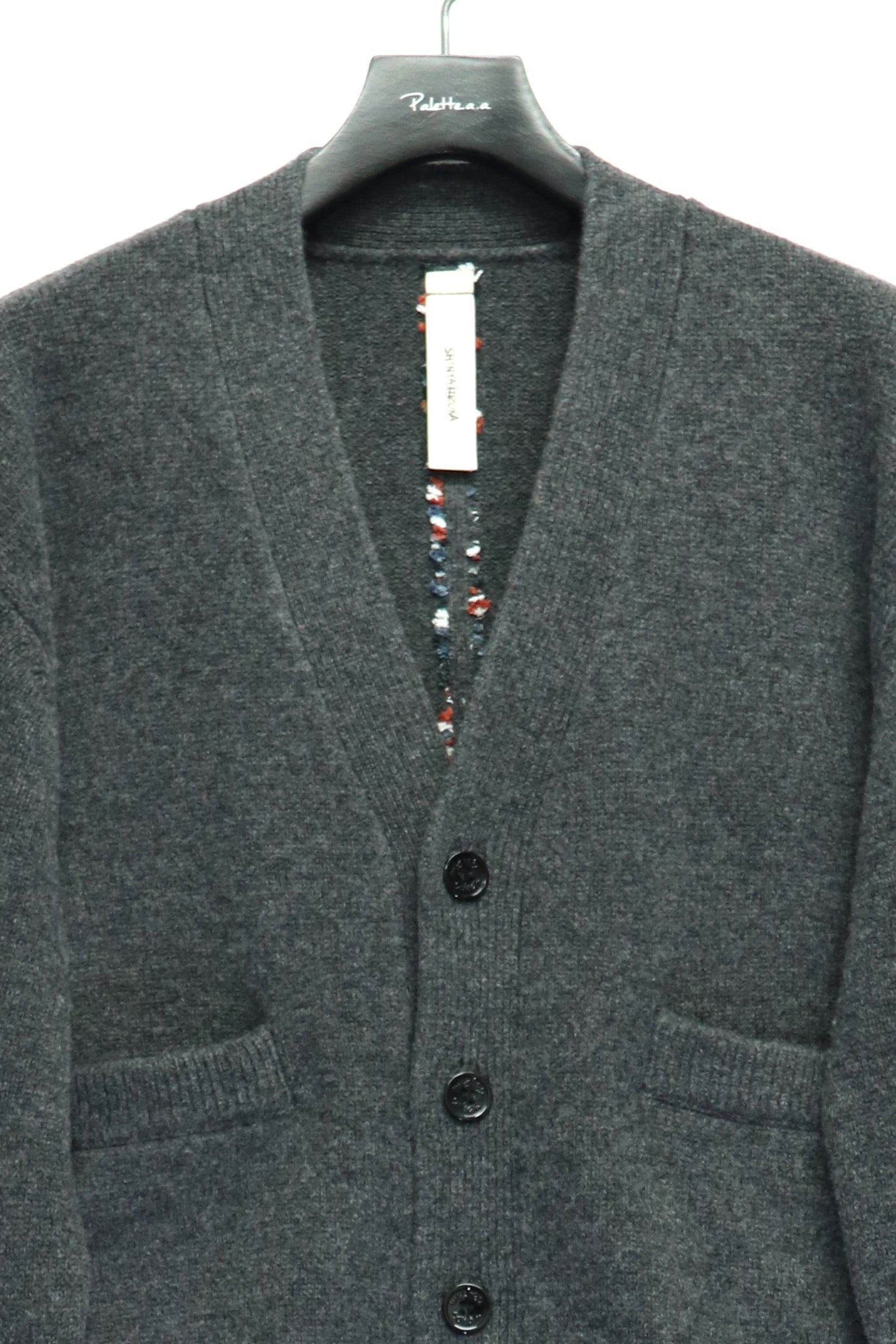 SHINYAKOZUKA(シンヤコヅカ)のMASCOT HANDS CARDI CHARCOAL(ニット)の