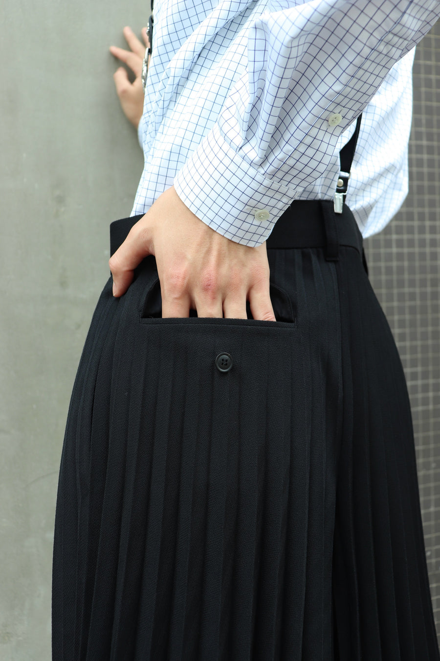 TOGA(トーガ)のHerringbone pleated shorts BLACKの通販｜PALETTE art