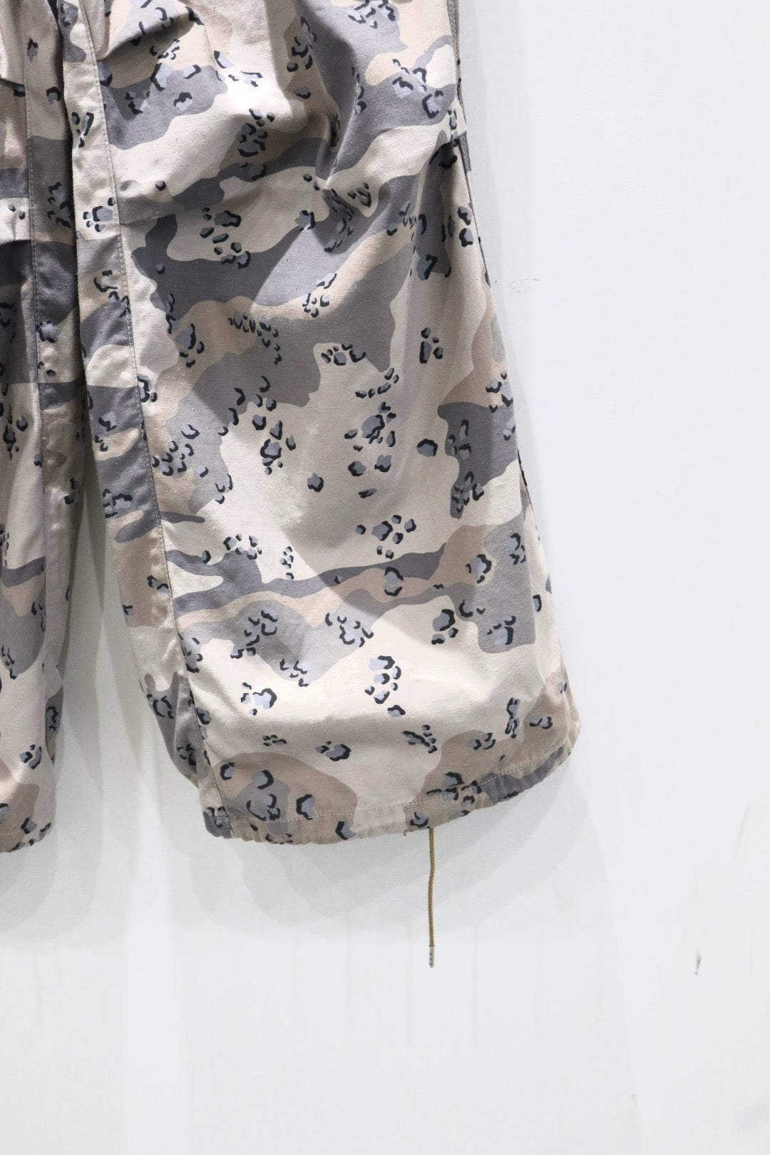 SUGARHILL(シュガーヒル)のCHOCOCHIP CAMO CARGO PANTS SAND CAMOの