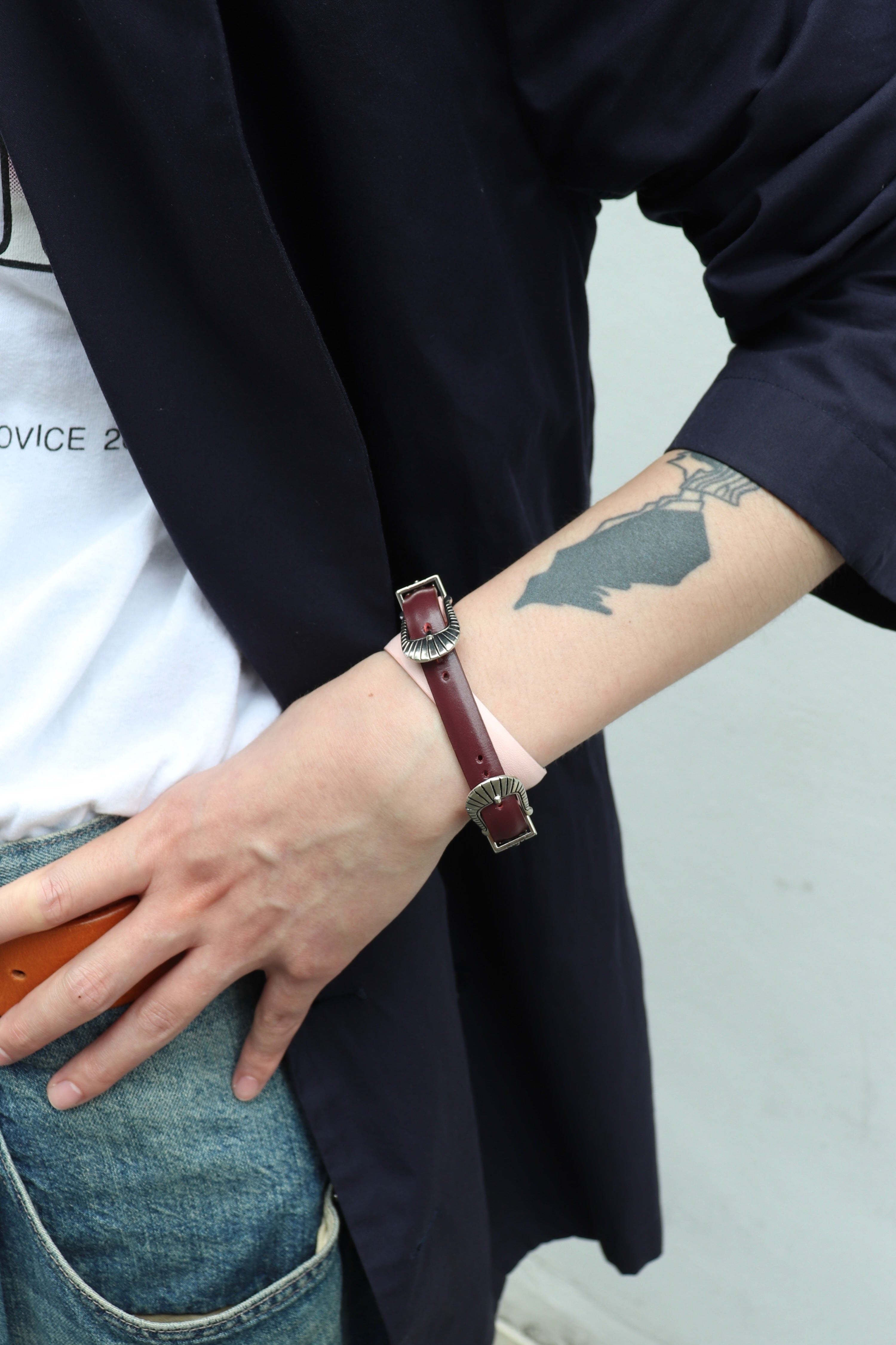 TOGA(トーガ)のDouble buckle leather bangle L.PINKの通販｜PALETTE