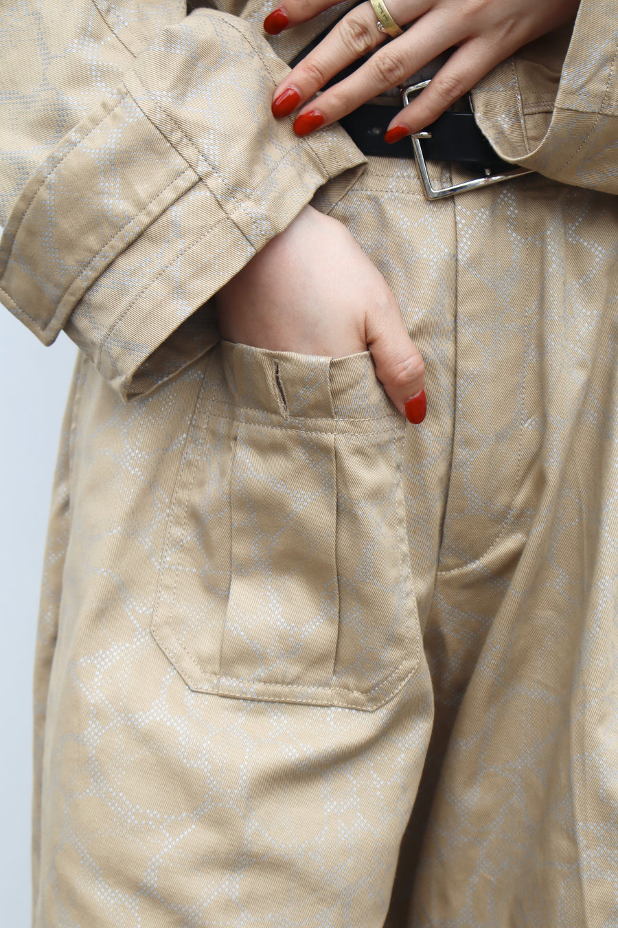 Laid.B(レイドビー)のWithdraw From The Field Pants Sand Beigeの通販