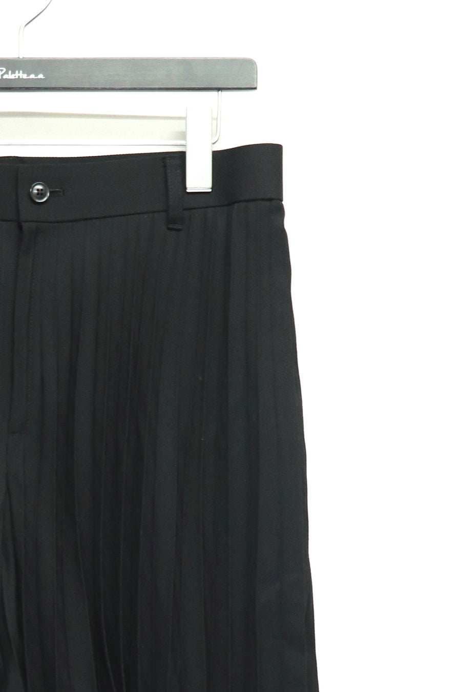 TOGA(トーガ)のHerringbone pleated shorts BLACKの通販｜PALETTE art