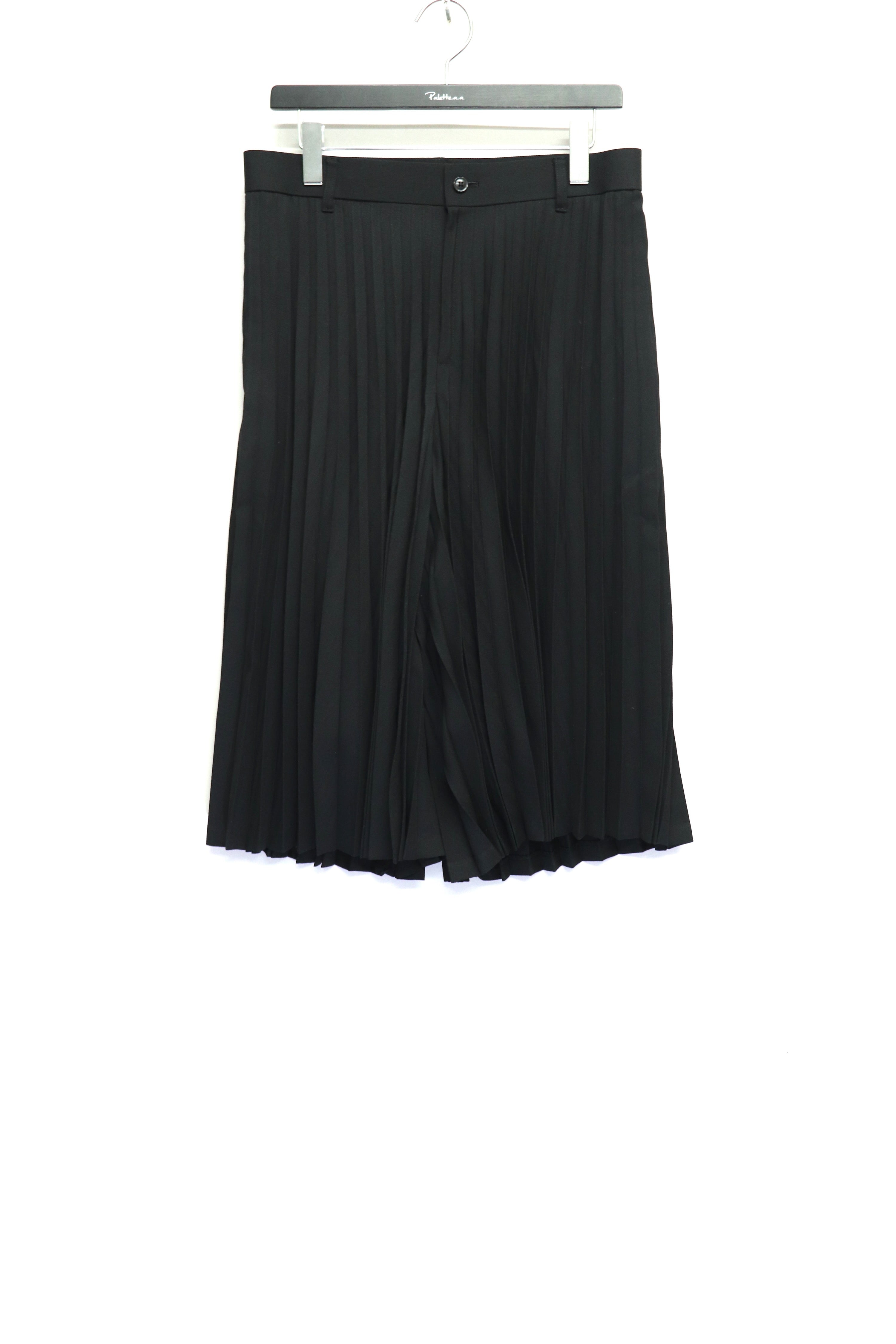 TOGA(トーガ)のHerringbone pleated shorts BLACKの通販｜PALETTE art