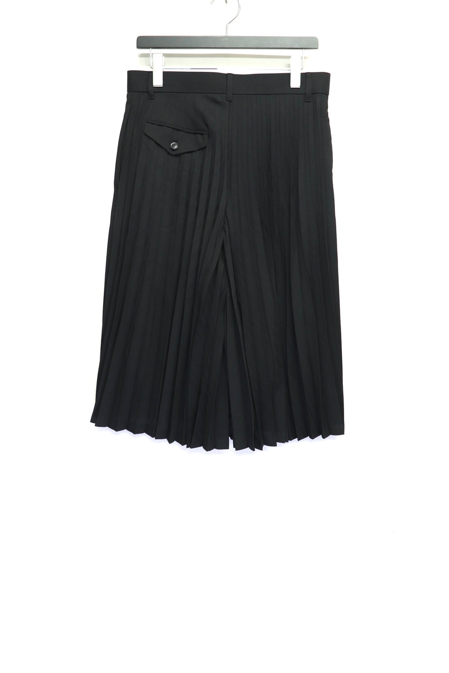 TOGA(トーガ)のHerringbone pleated shorts BLACKの通販｜PALETTE art