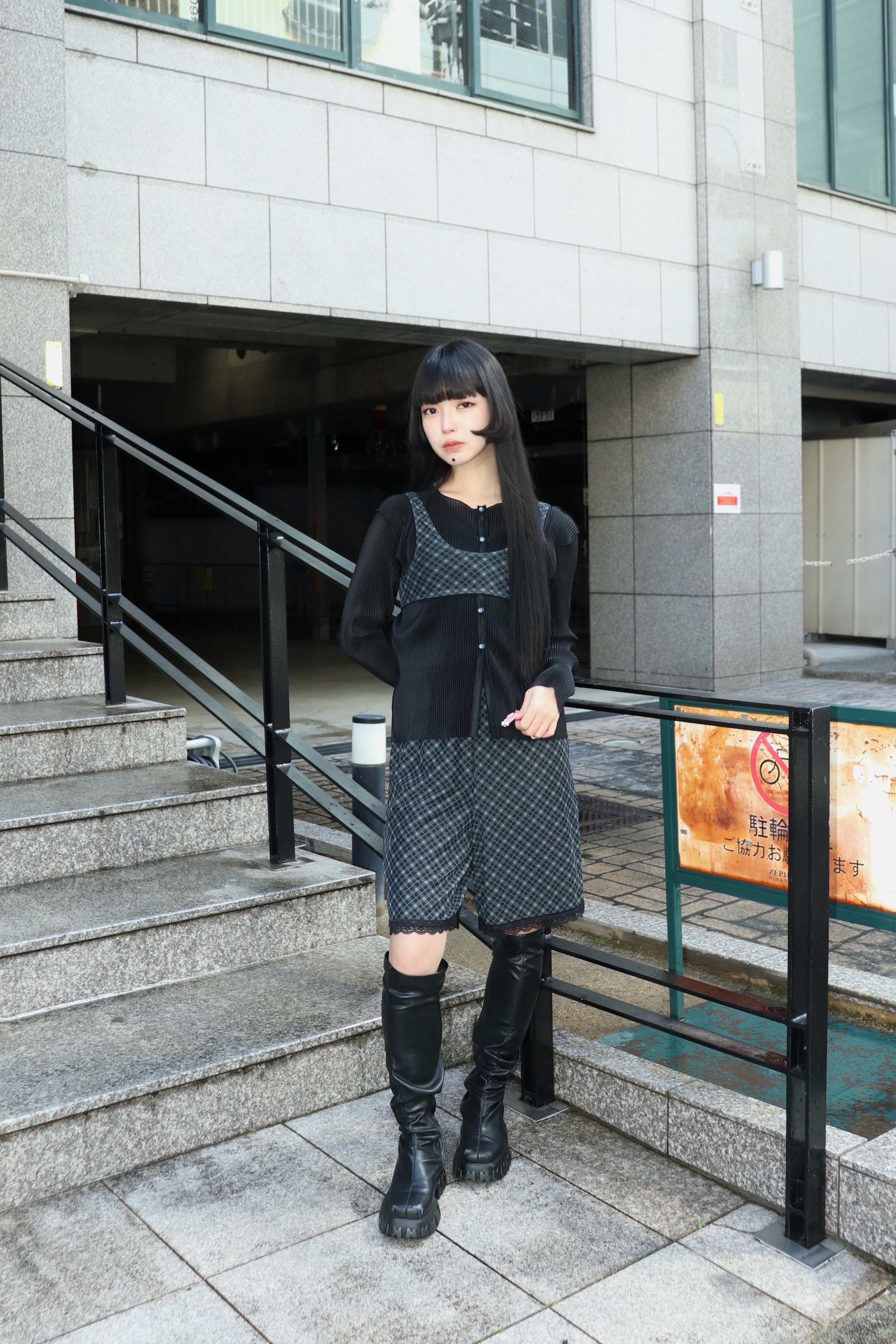 PERVERZE(パーバーズ)のLace-trim Loose Slip Shorts BLACKの通販