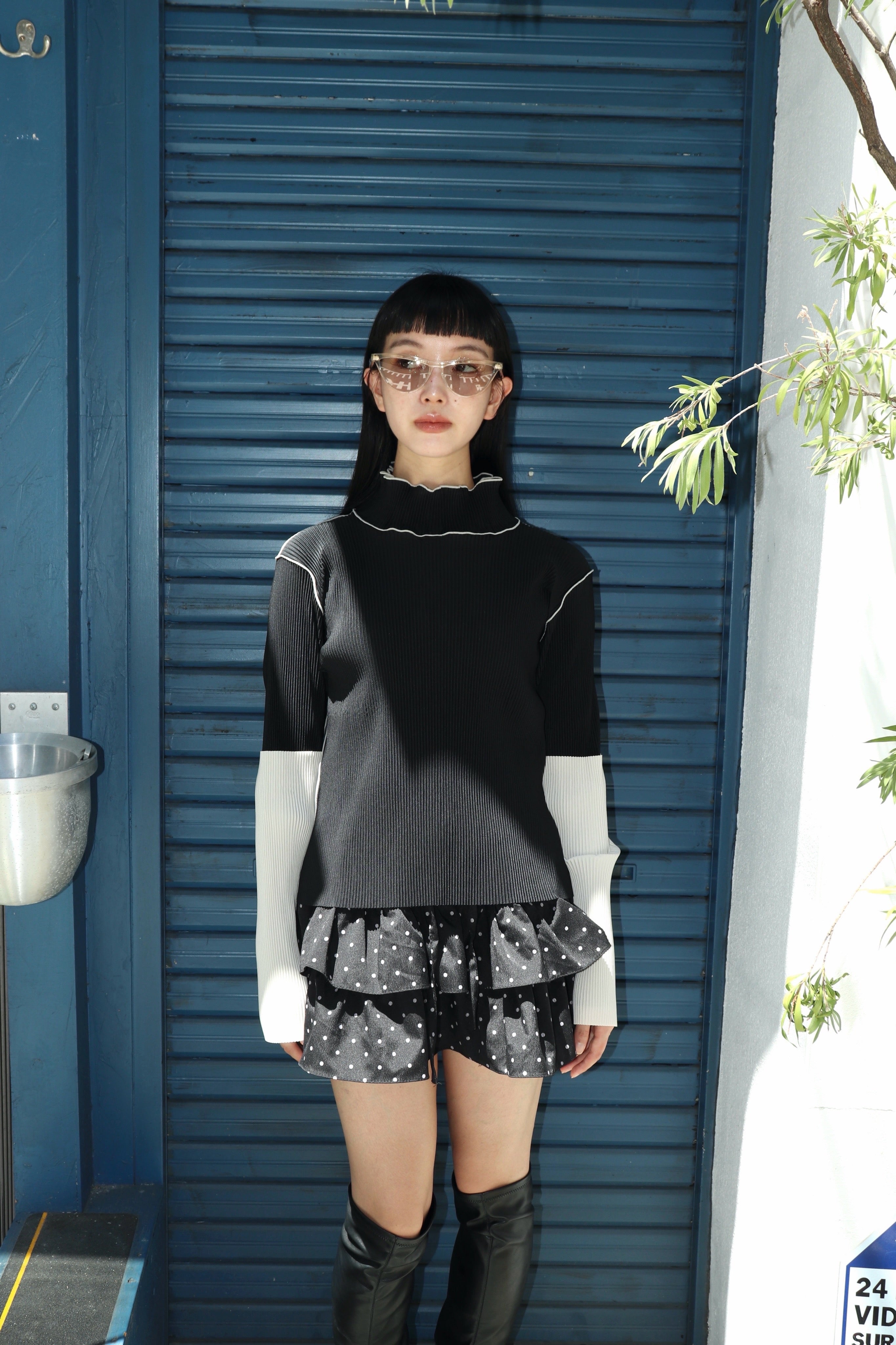 kotohayokozawa(コトハヨコザワ)のARM COVER TOP HIGH NECK BLACKの