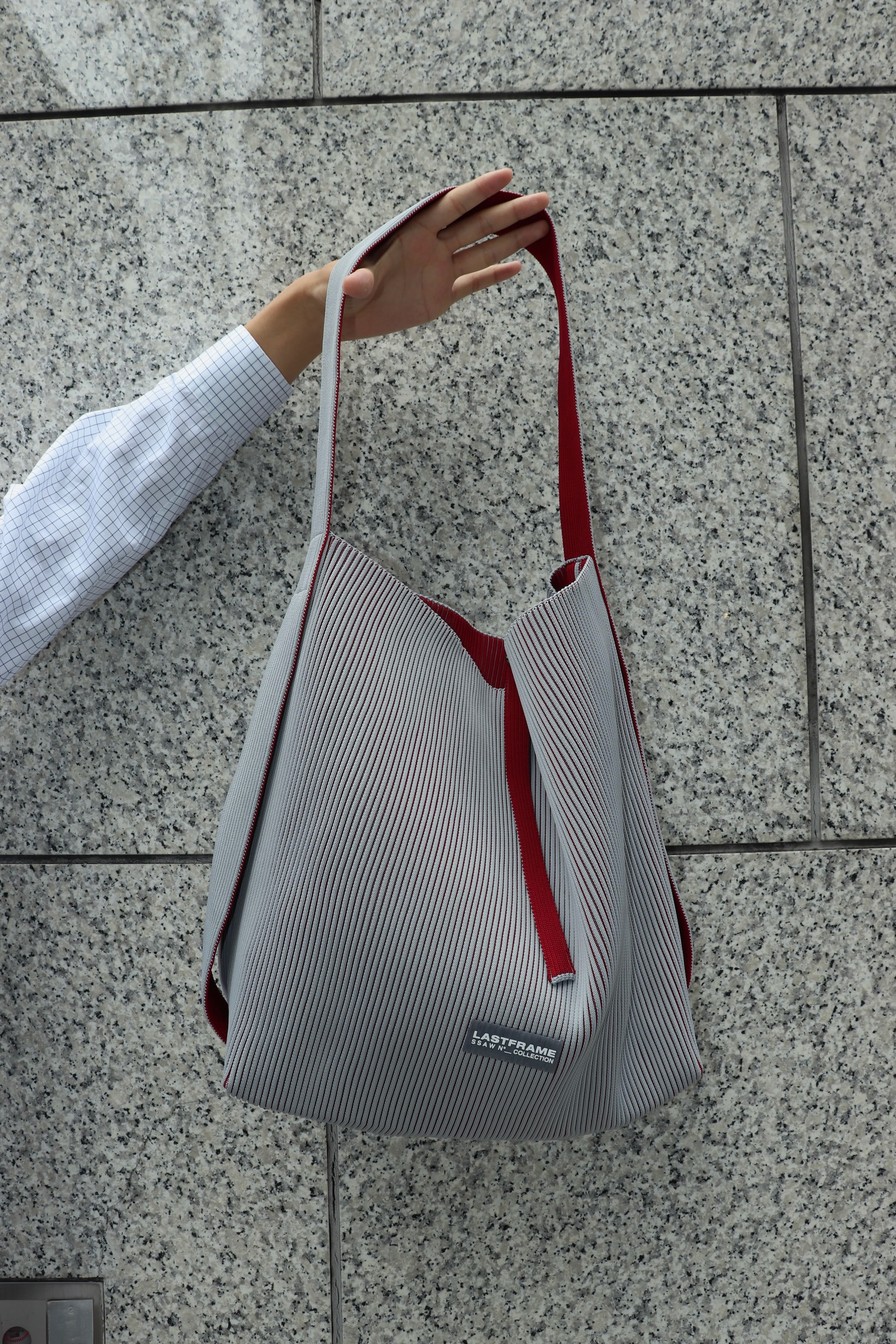 LASTFRAME(ラストフレーム)のARC TOTE LARGE GRAY BURGUNDYの通販 LASTFRAME(ラストフレーム)のARC TOTE LARGE GRAY BURGUNDYの通販