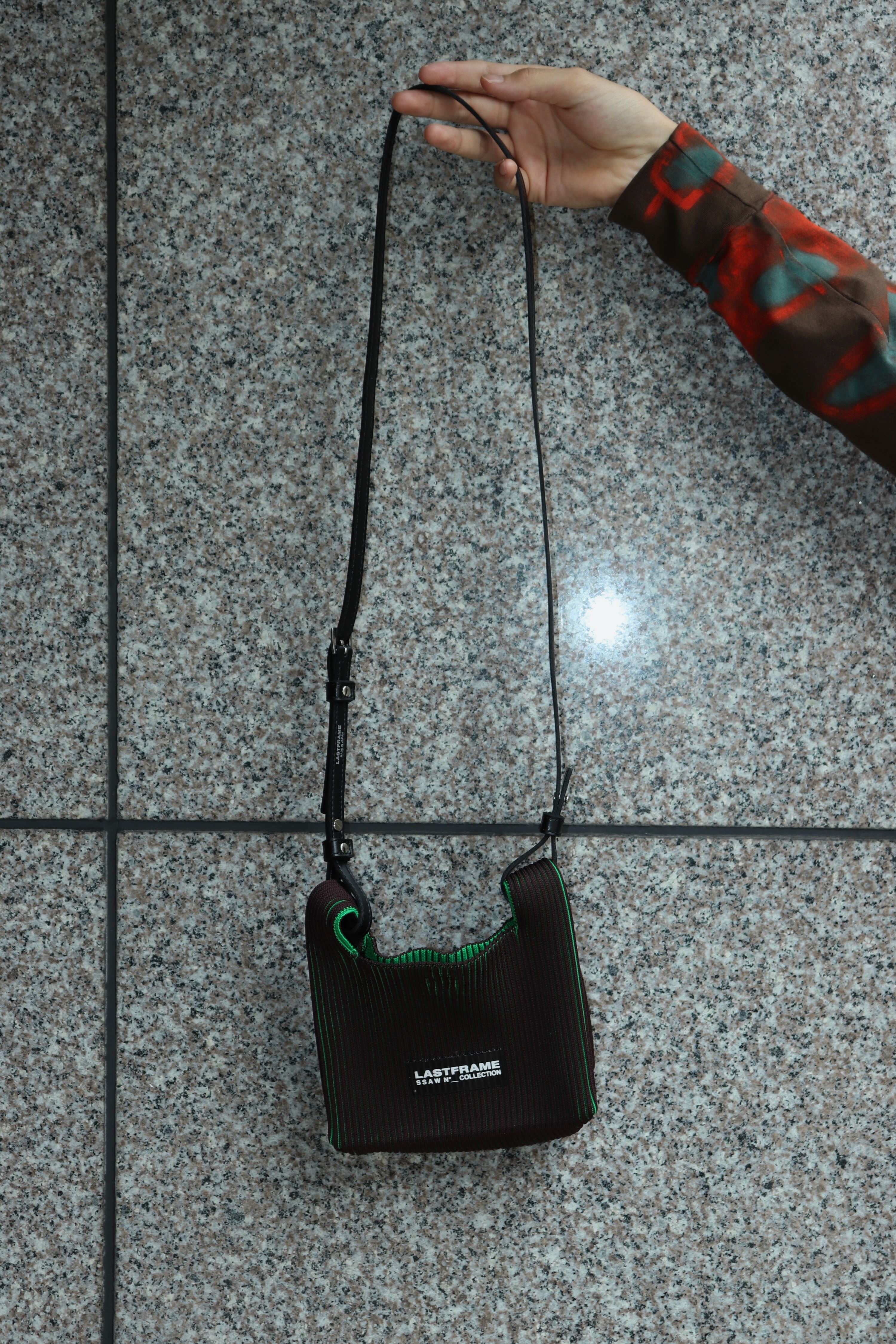 LASTFRAME(ラストフレーム)のWRAP BAG MINI STRAP BROWN GREENの通販
