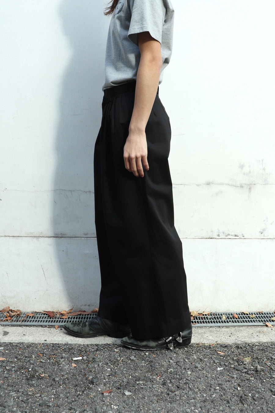 MASU(エムエーエスユー)の6 TUCK TROUSERS BLACKの通販｜PALETTE art