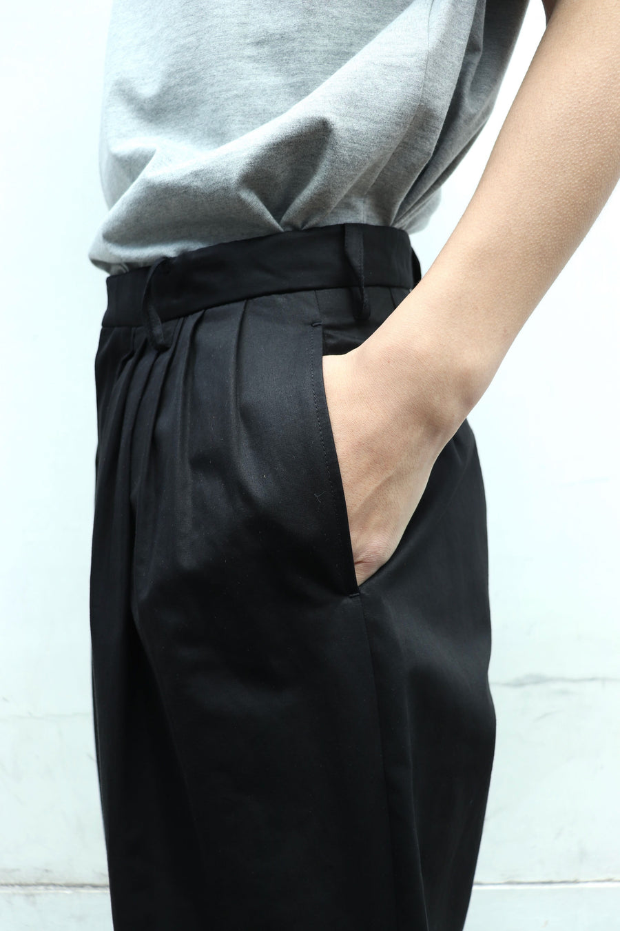 MASU(エムエーエスユー)の6 TUCK TROUSERS BLACKの通販｜PALETTE art