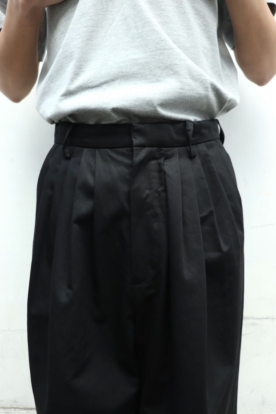 MASU(エムエーエスユー)の6 TUCK TROUSERS BLACKの通販｜PALETTE art