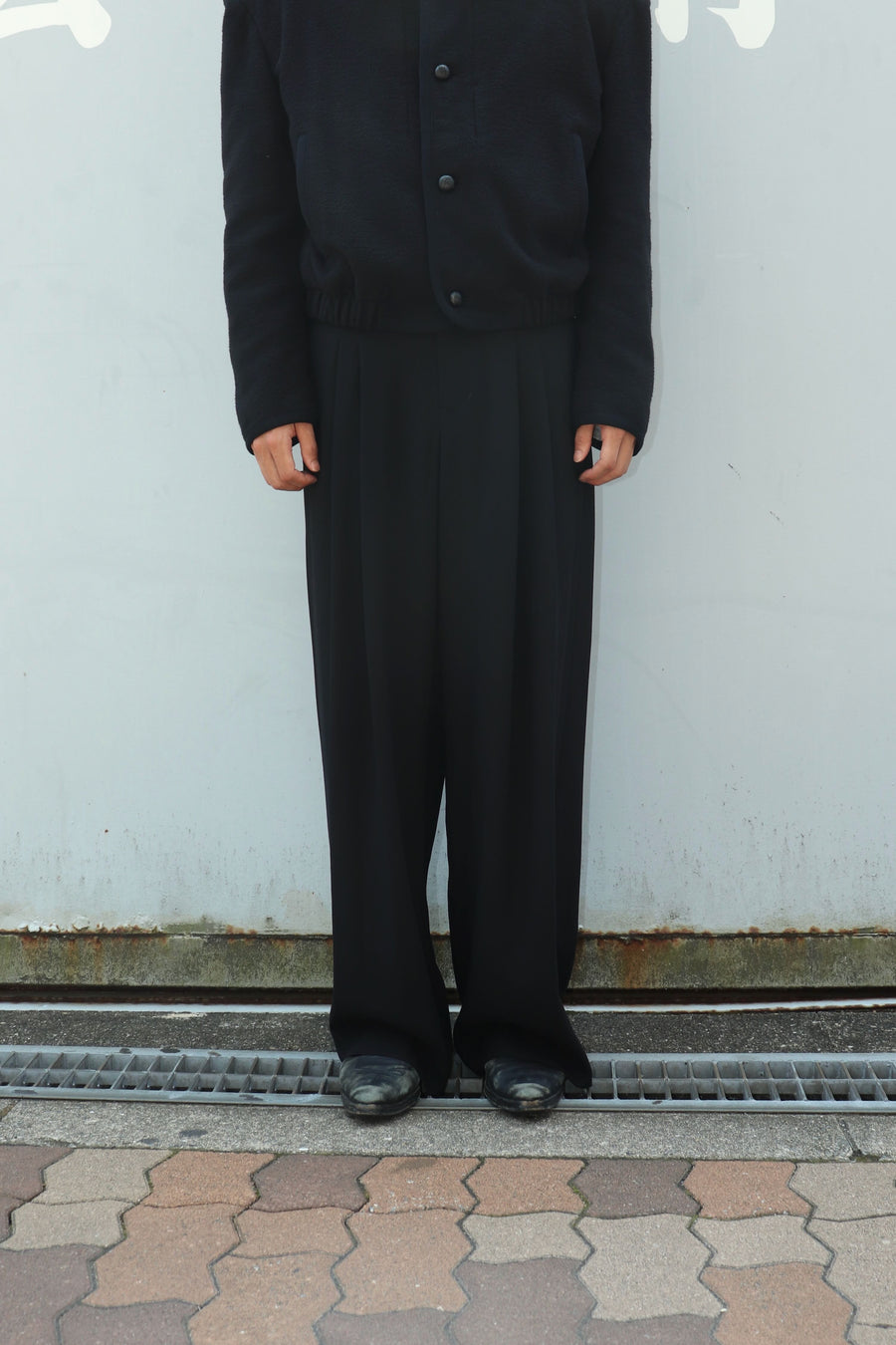 SOSHIOTSUKI  WOOL SERGE HI-WAIST TROUSERS(BLACK)